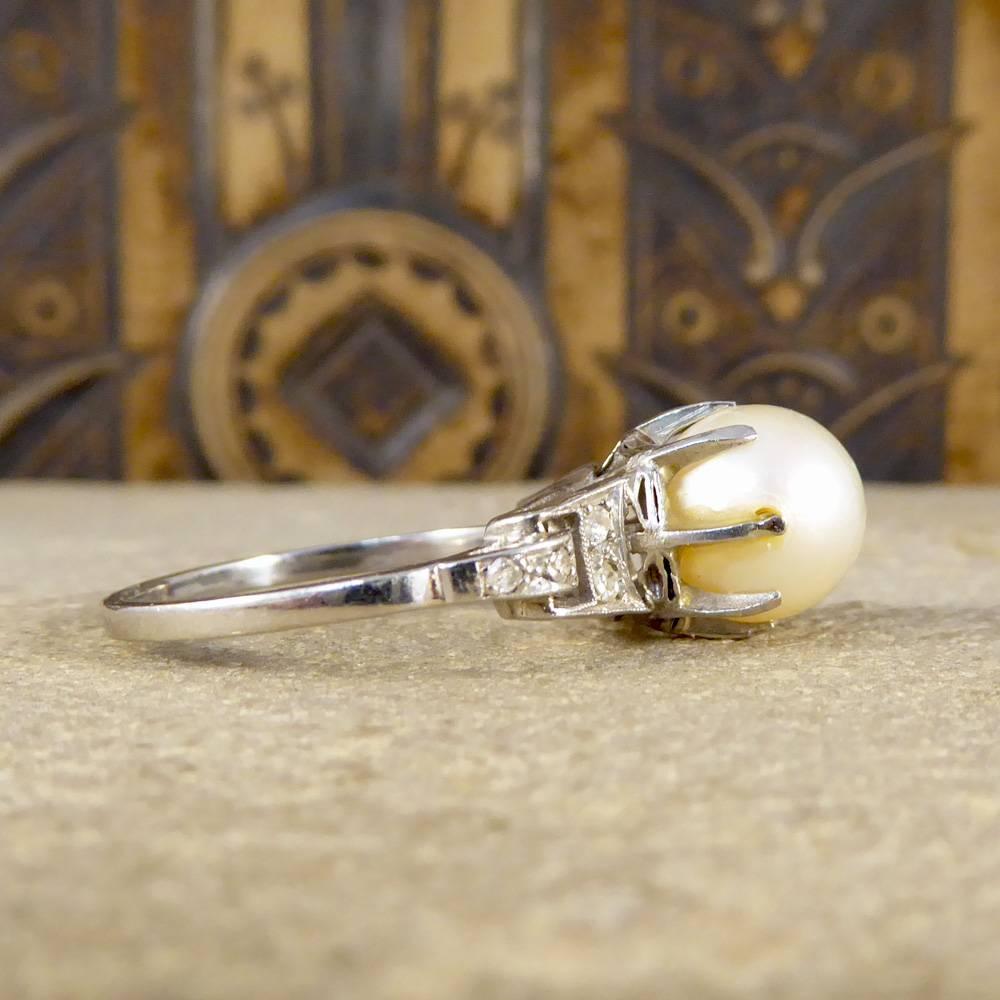 Art Deco Diamond and Pearl 18 Carat White Gold Ring In Good Condition In Yorkshire, West Yorkshire