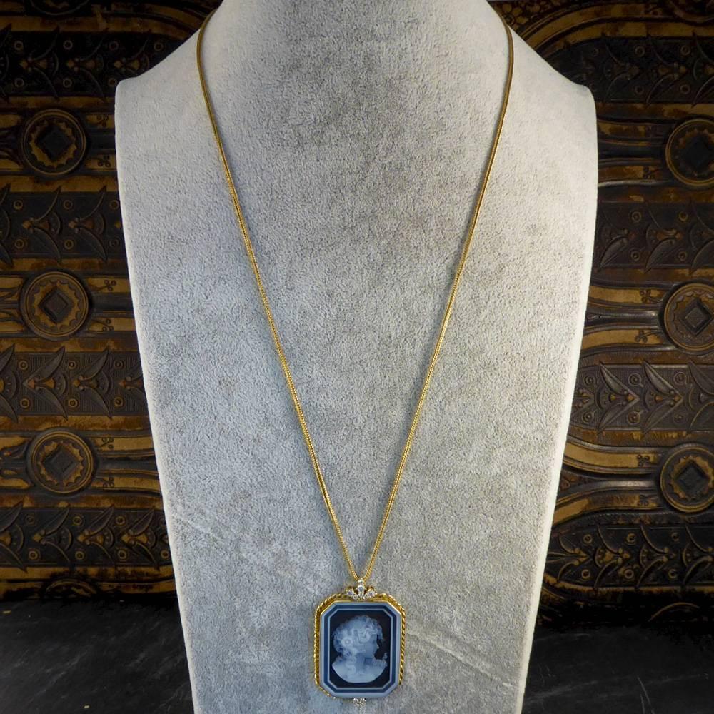 Diamond and Banded Agate Portrait Pendant in 18 Carat Gold 3