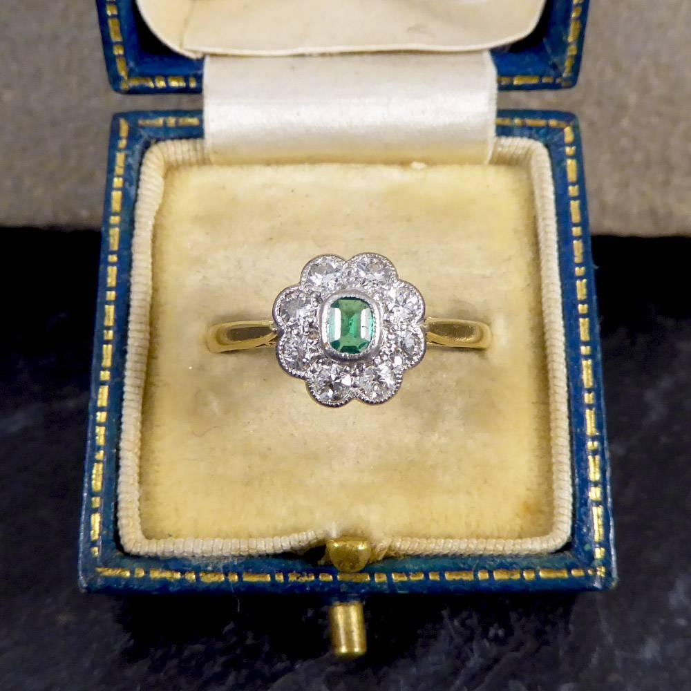 Emerald and Diamond Cluster Ring in Platinum and 18 Carat Gold, circa 1930s 4