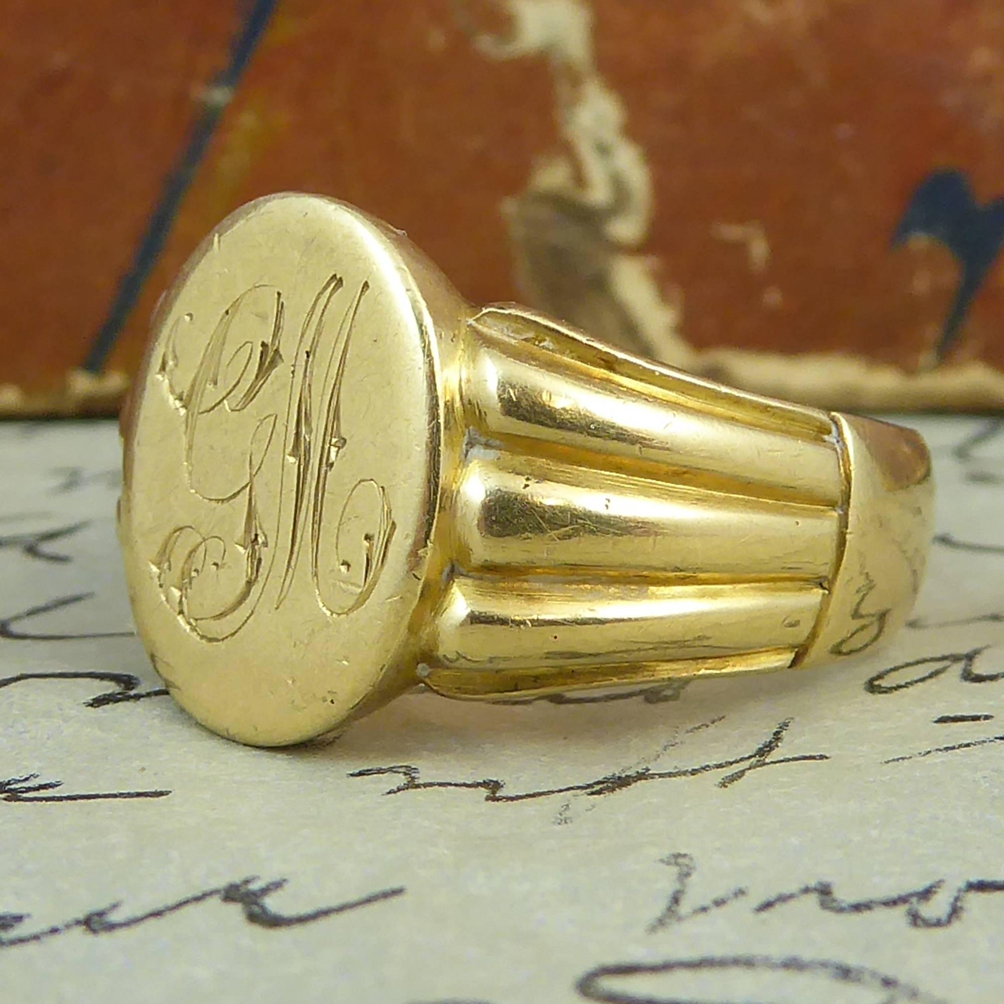Edwardian Antique Gold Gents Signet Ring, Hallmarked London 1911, 18 Carat Gold In Excellent Condition In Yorkshire, West Yorkshire