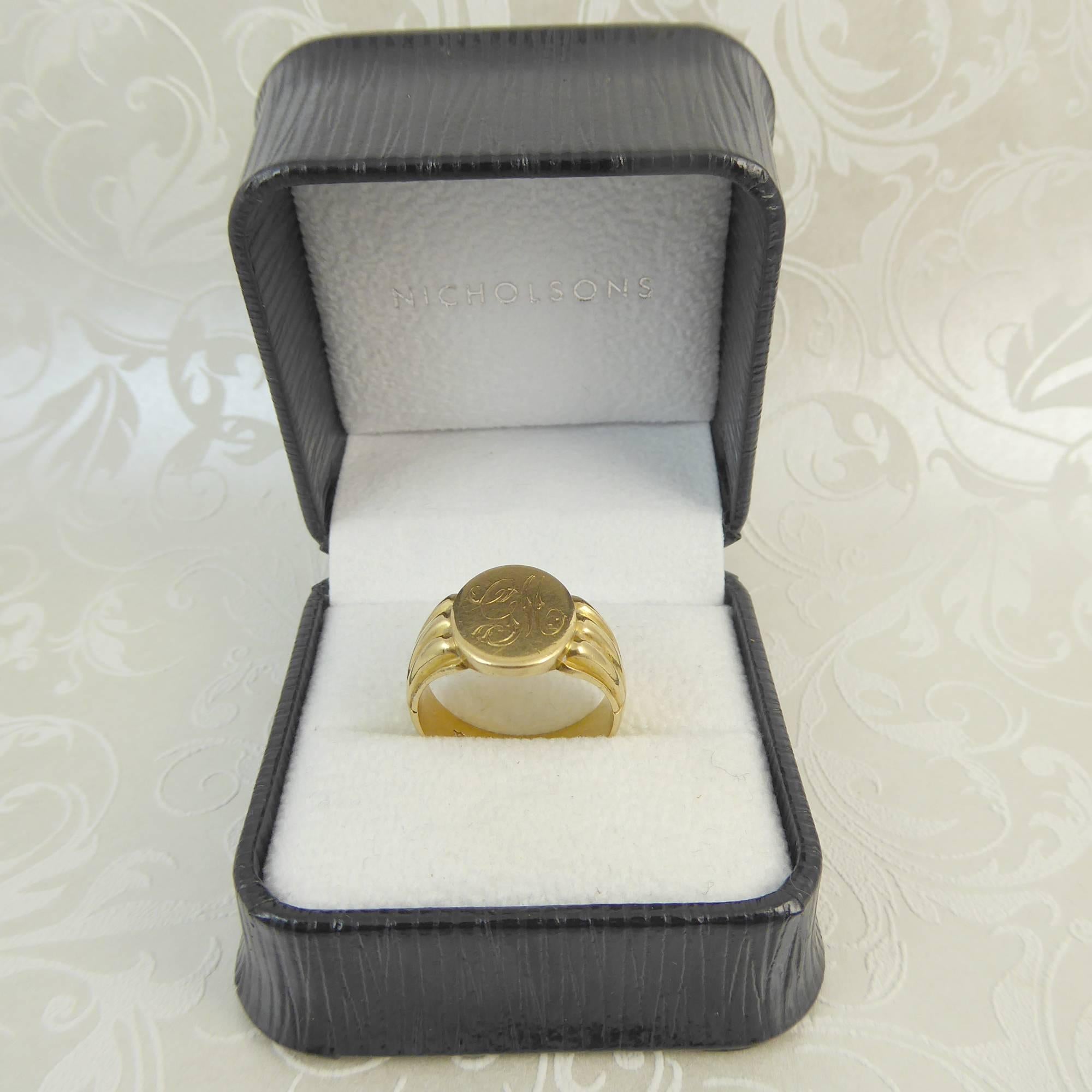 Men's Edwardian Antique Gold Gents Signet Ring, Hallmarked London 1911, 18 Carat Gold