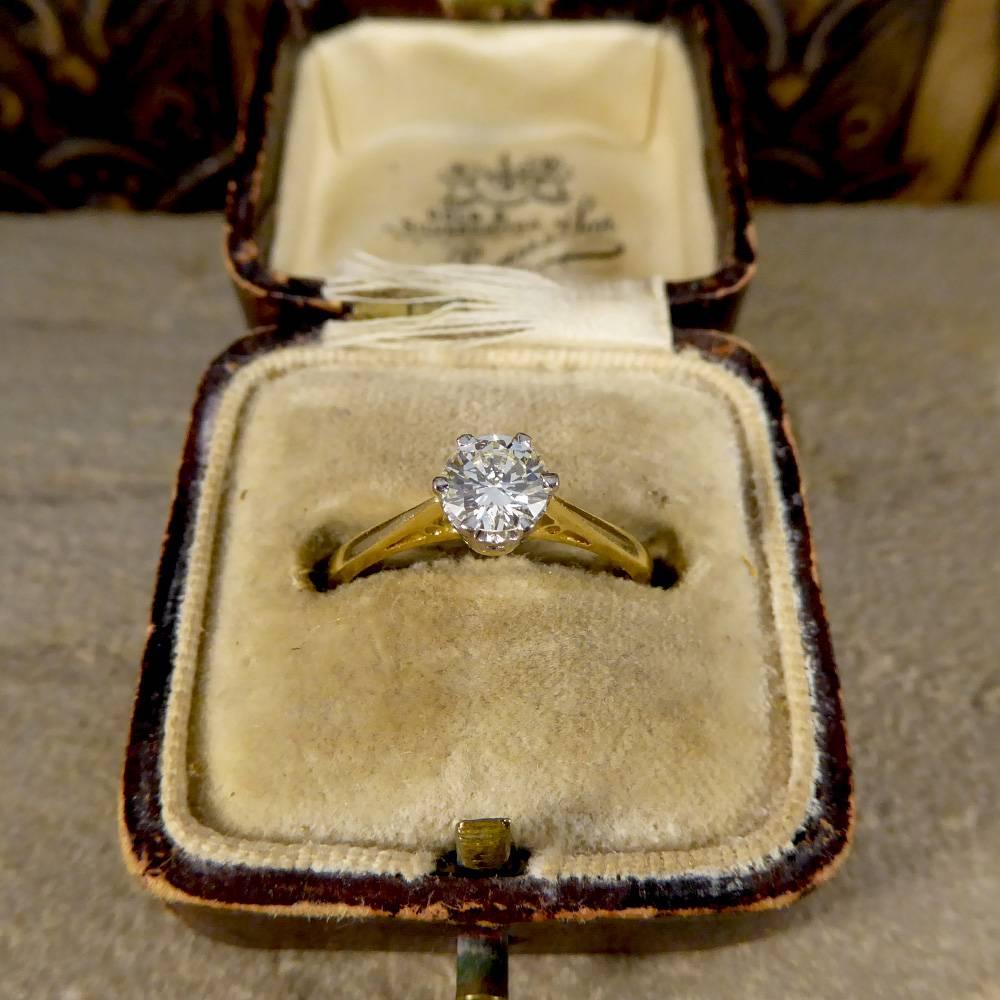 Diamond Solitaire Engagement Ring in 18 Carat Gold, 0.50 Carat Round Brilliant In Good Condition In Yorkshire, West Yorkshire