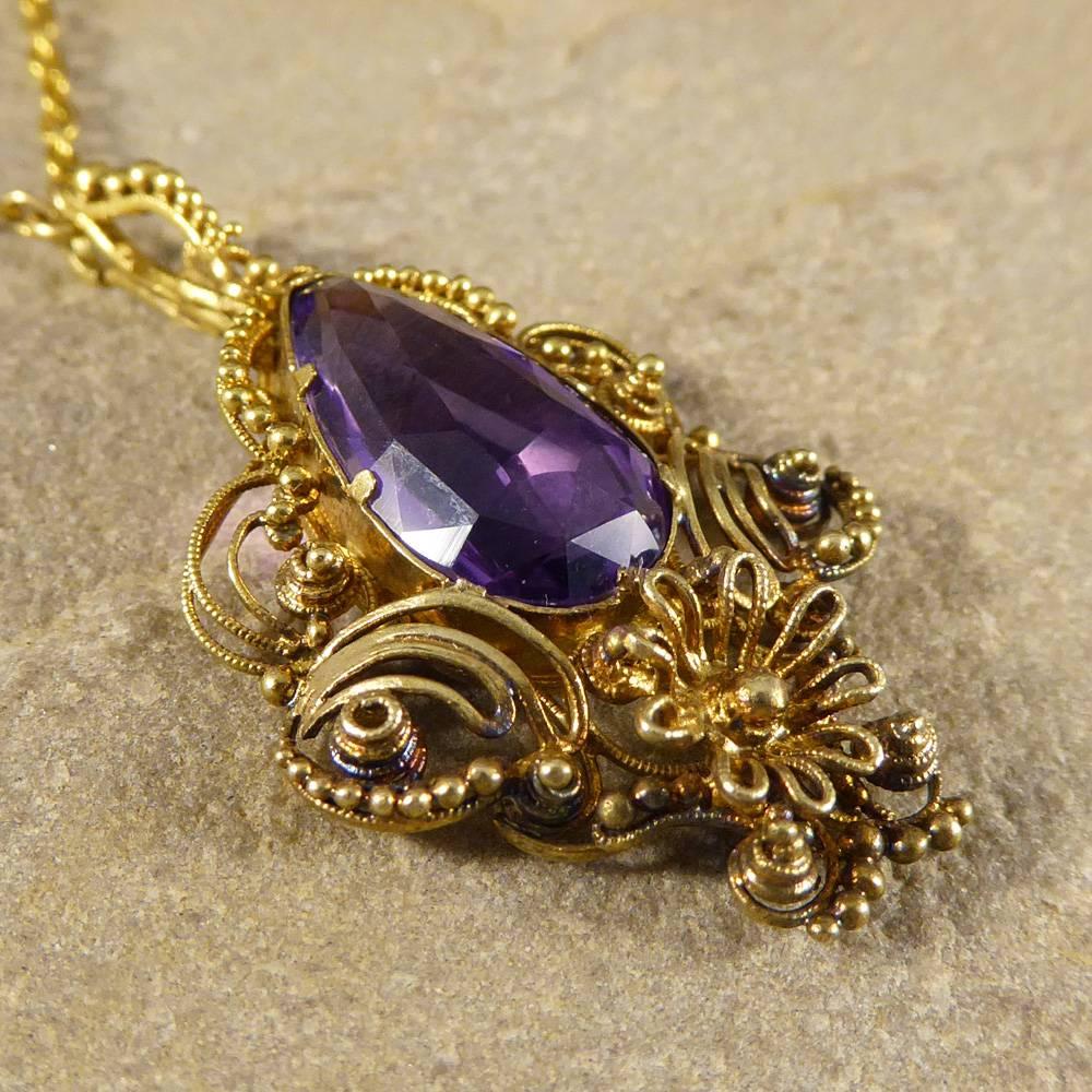 Amethyst and 15 Carat Gold Pendant Necklace with Chain In Good Condition In Yorkshire, West Yorkshire