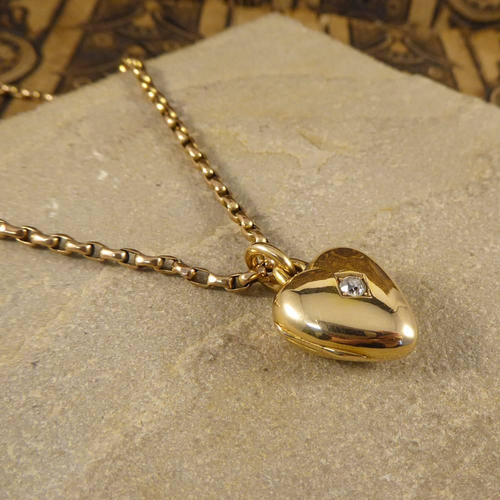 Lovely Late Victorian heart necklace, with a single Diamond set in the centre adding that extra special sparkle. The 15ct yellow Gold locket opens up to reveal a compartment for a picture or space for a keepsake. The locket is hanging on a oval