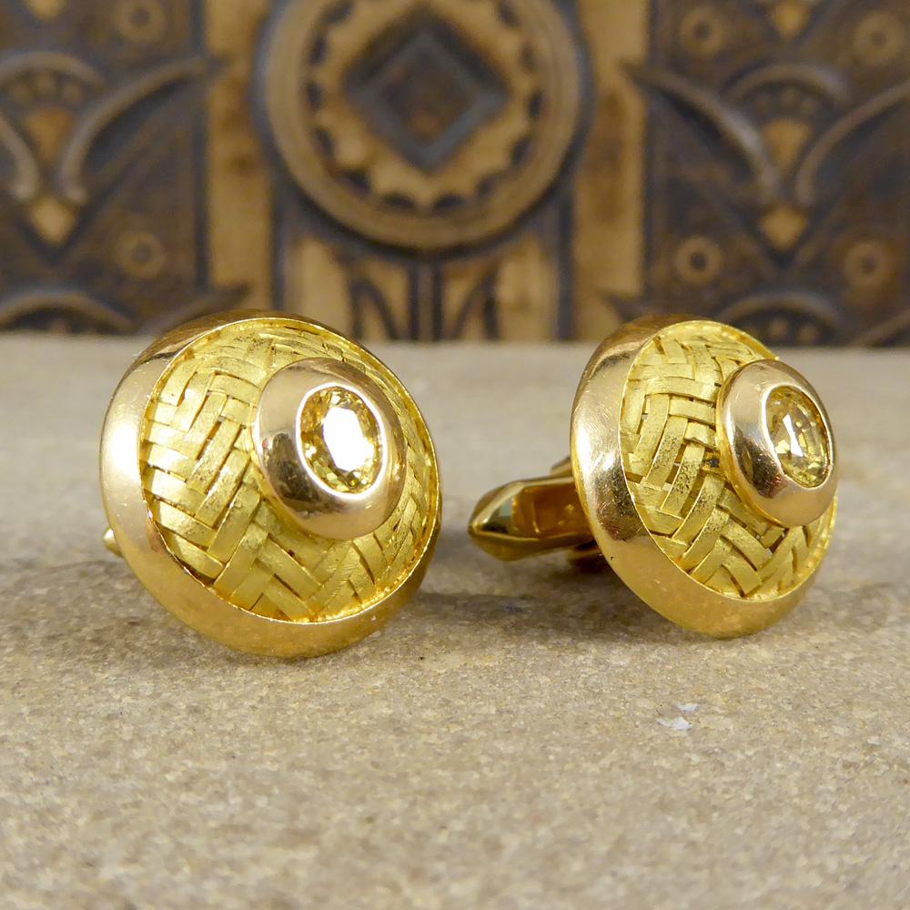 18 Carat Circular Yellow Gold Cufflinks with Yellow Sapphire Centres In Good Condition In Yorkshire, West Yorkshire