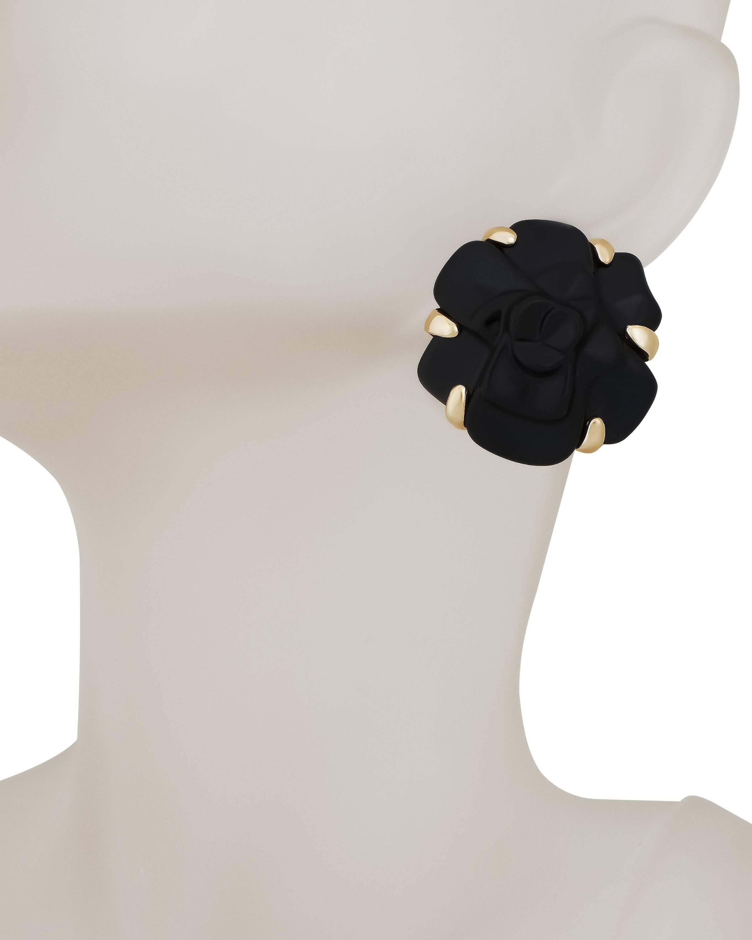 Chanel Camellia Onyx Yellow Gold Earrings In New Condition In New York, NY
