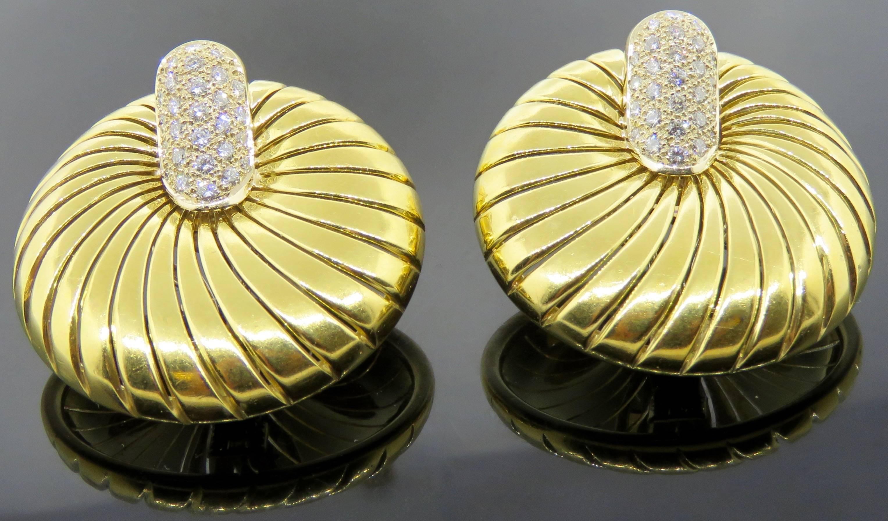 Round Cut Demner 18K Yellow Gold Diamond Sea Shell Earrings