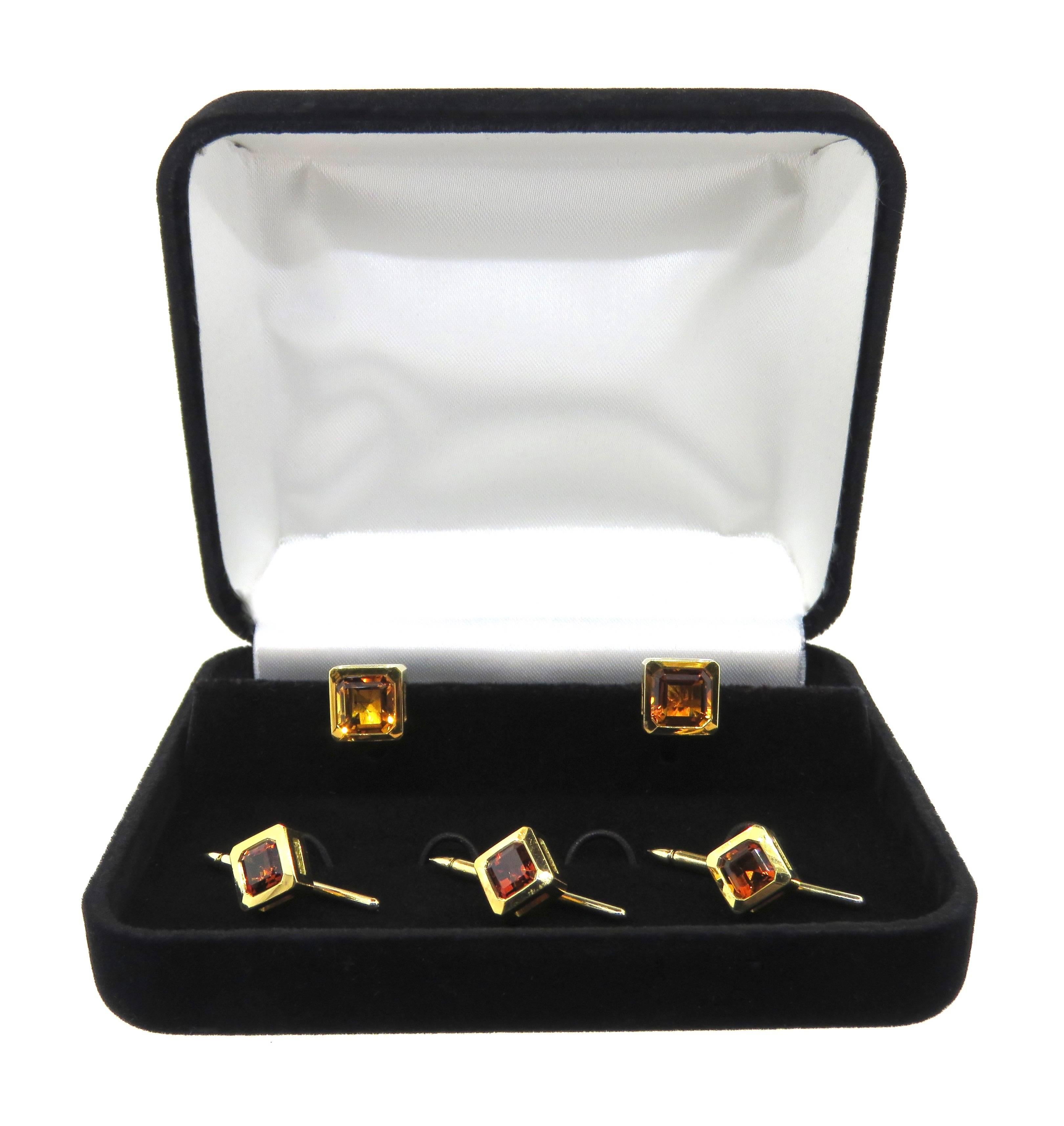 Cartier handsome smoky topaz cufflinks and matching stud set.

An excellent pair of Cartier 18K yellow gold smoky topaz cufflinks with three matching shirt studs. These whaleback closure style cufflinks are both traditional and contemporary in