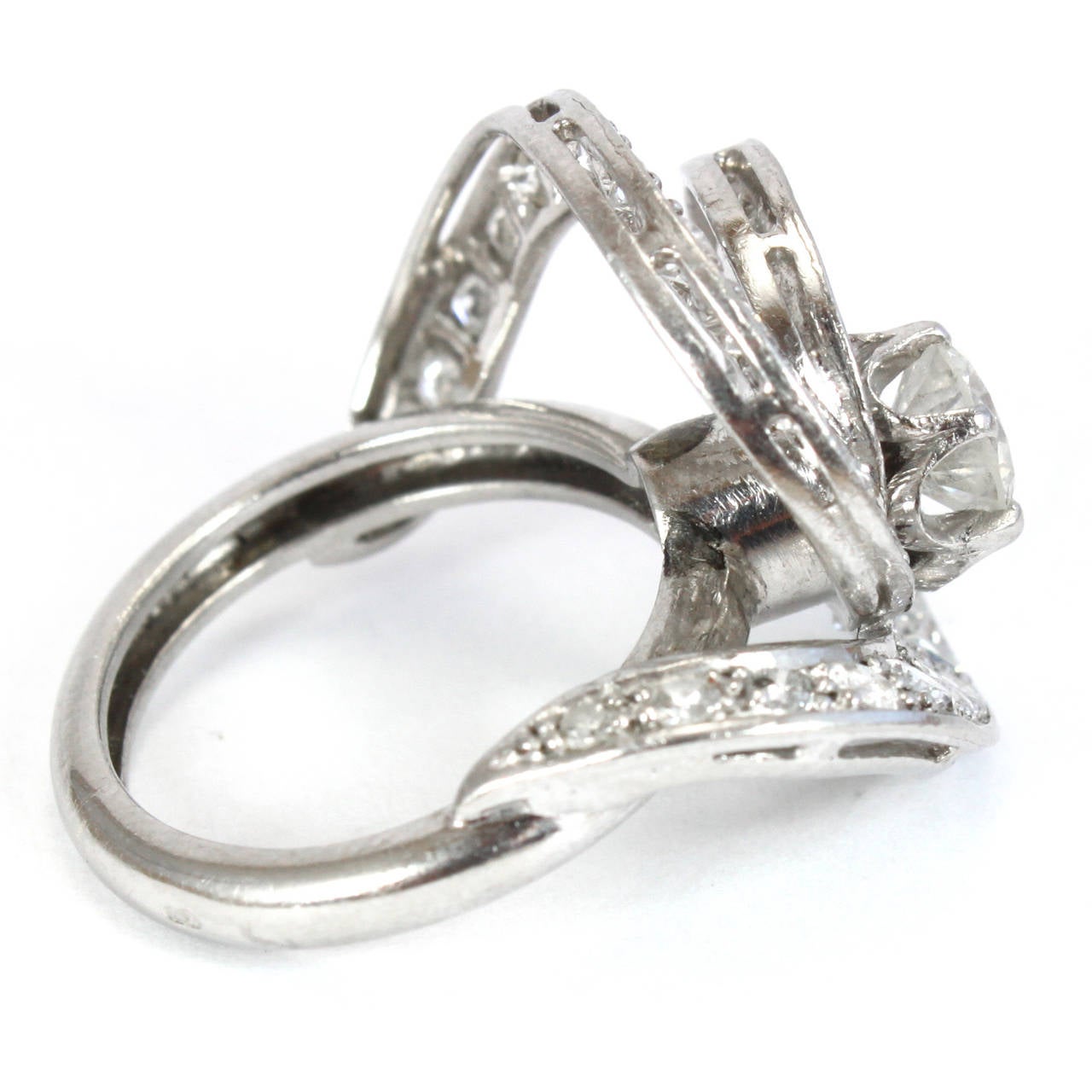 1960s Diamond Swirl Cocktail Ring In Excellent Condition In Idar-Oberstein, DE
