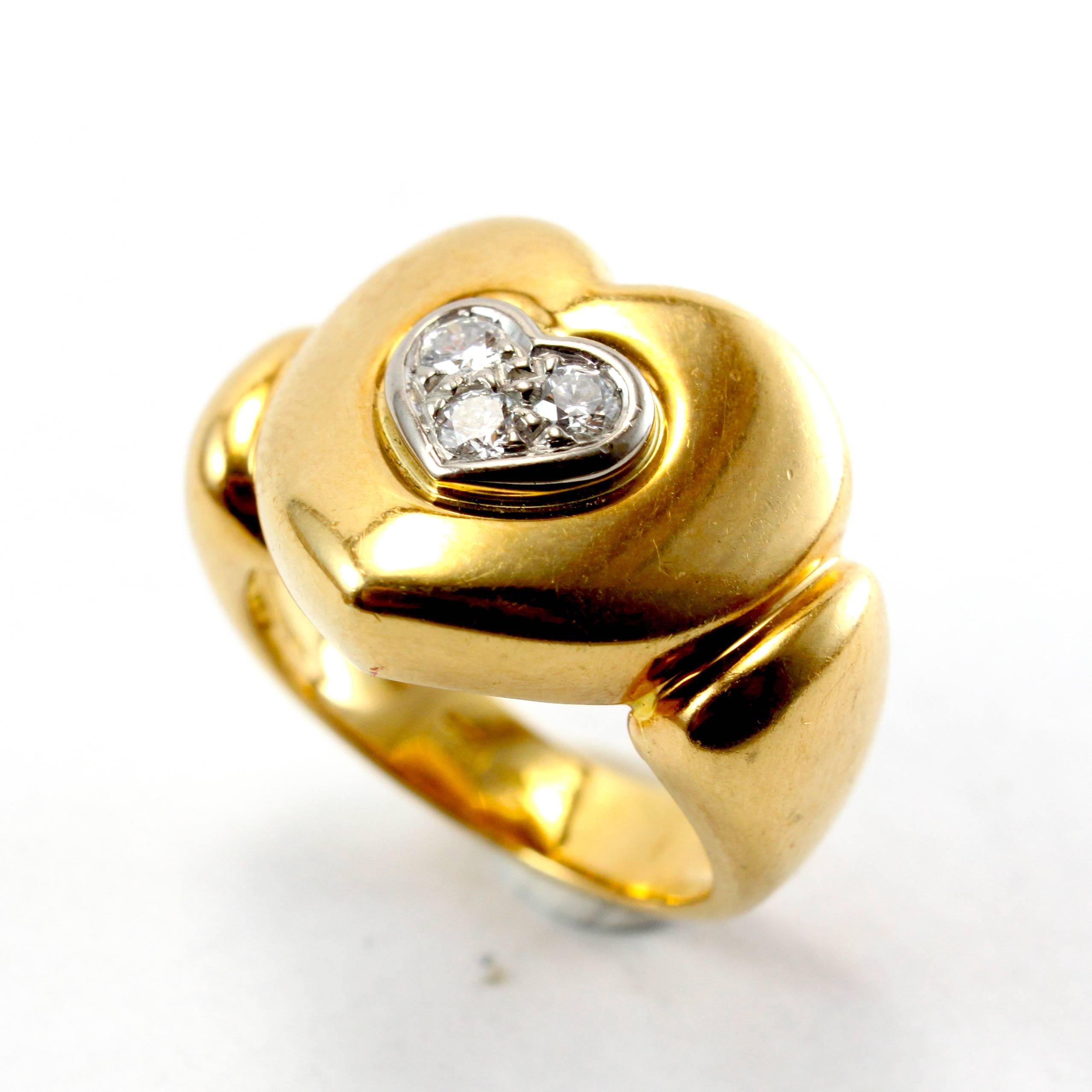 A loving yellow gold 18k heart ring studded with three diamonds of ca. 0.3 carats.

Ring size 6 (can be resized)