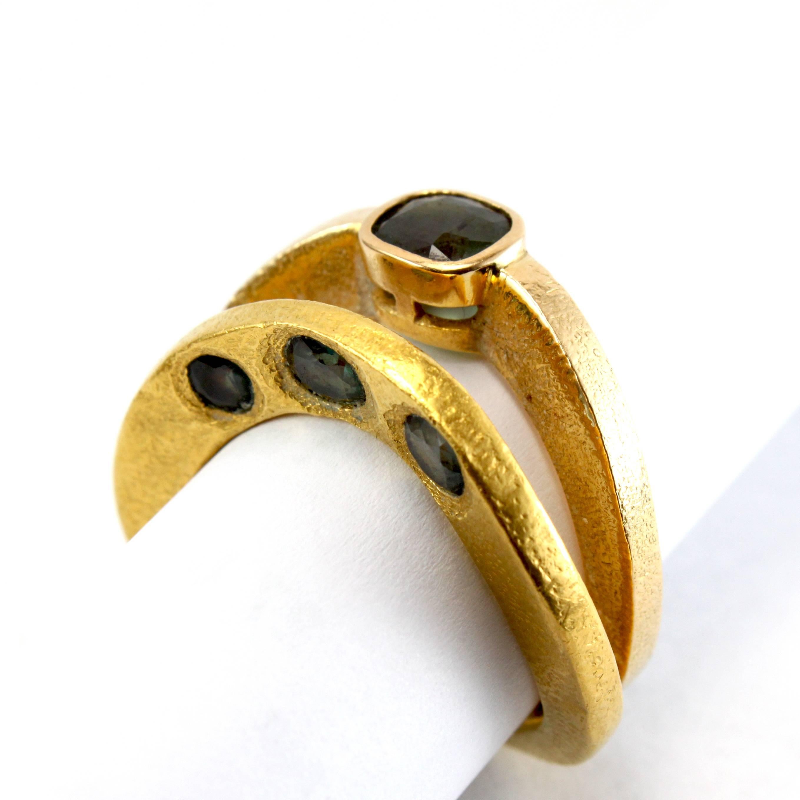 22K Textured Yellow Gold 1970s Biegel Alexandrite Ring In Excellent Condition In Idar-Oberstein, DE