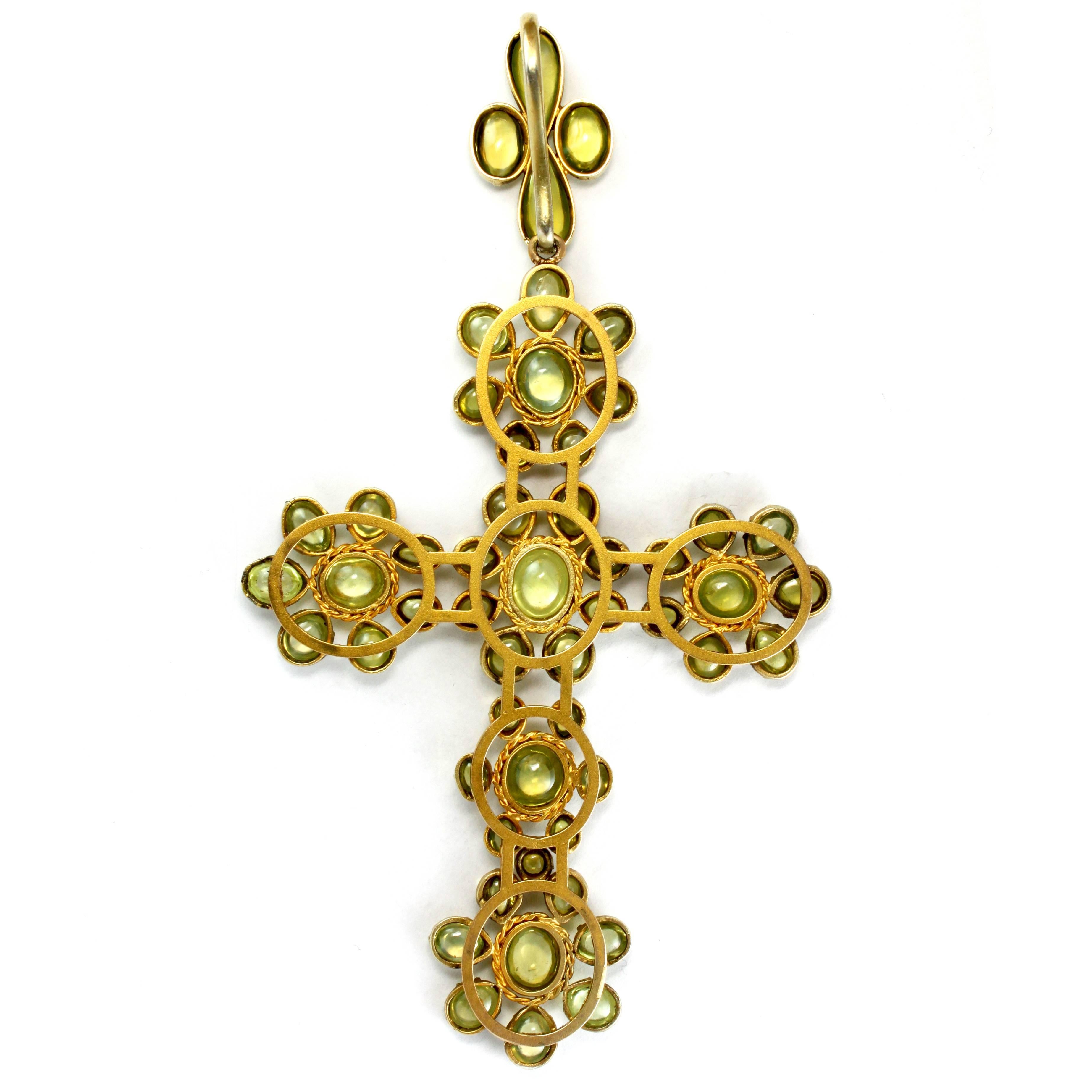 Georgian Cat's Eye Chrysoberyl Gold Cross Pendant In Excellent Condition In Idar-Oberstein, DE