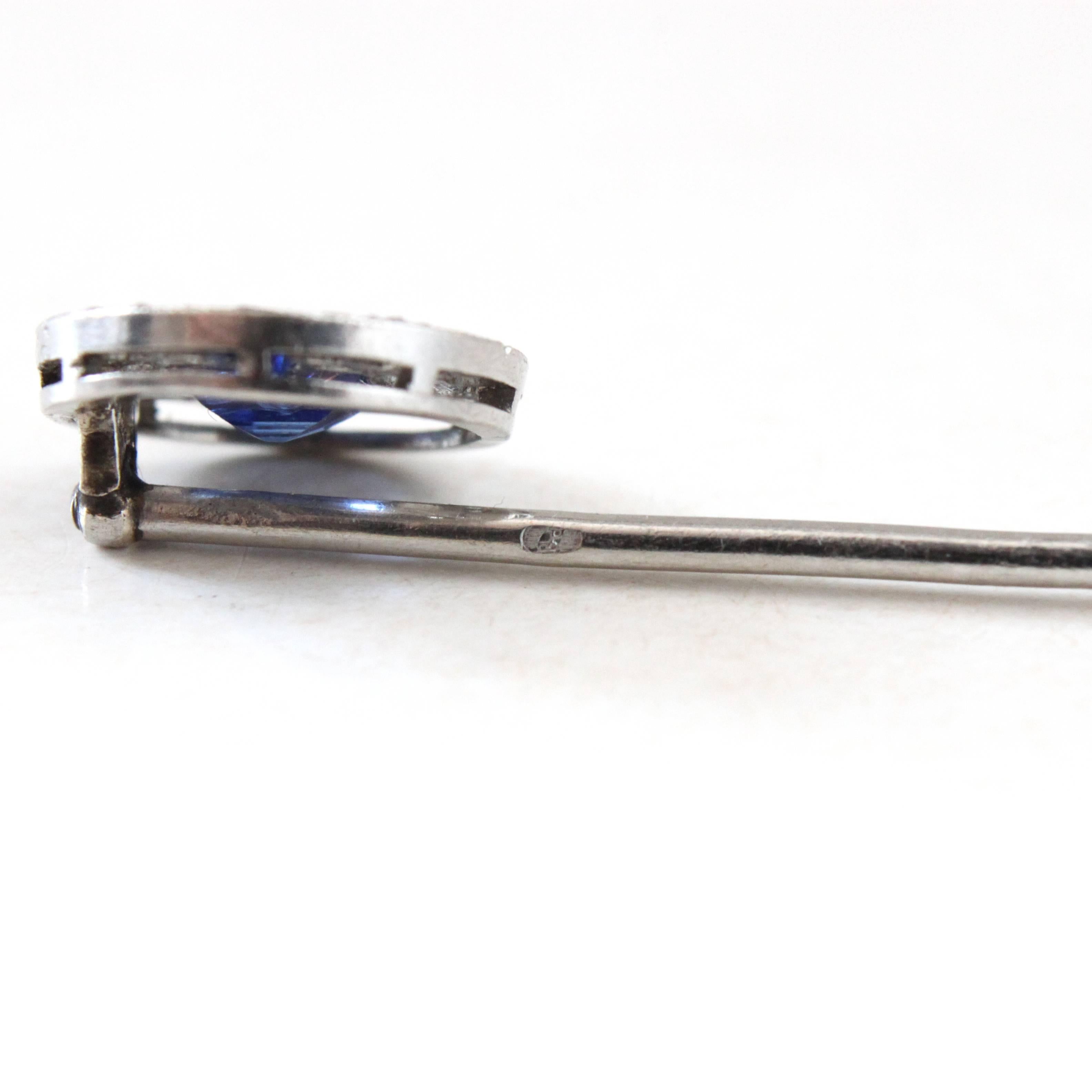 1930s French Art Deco Sapphire Diamond Platinum Stick Pin In Excellent Condition In Idar-Oberstein, DE
