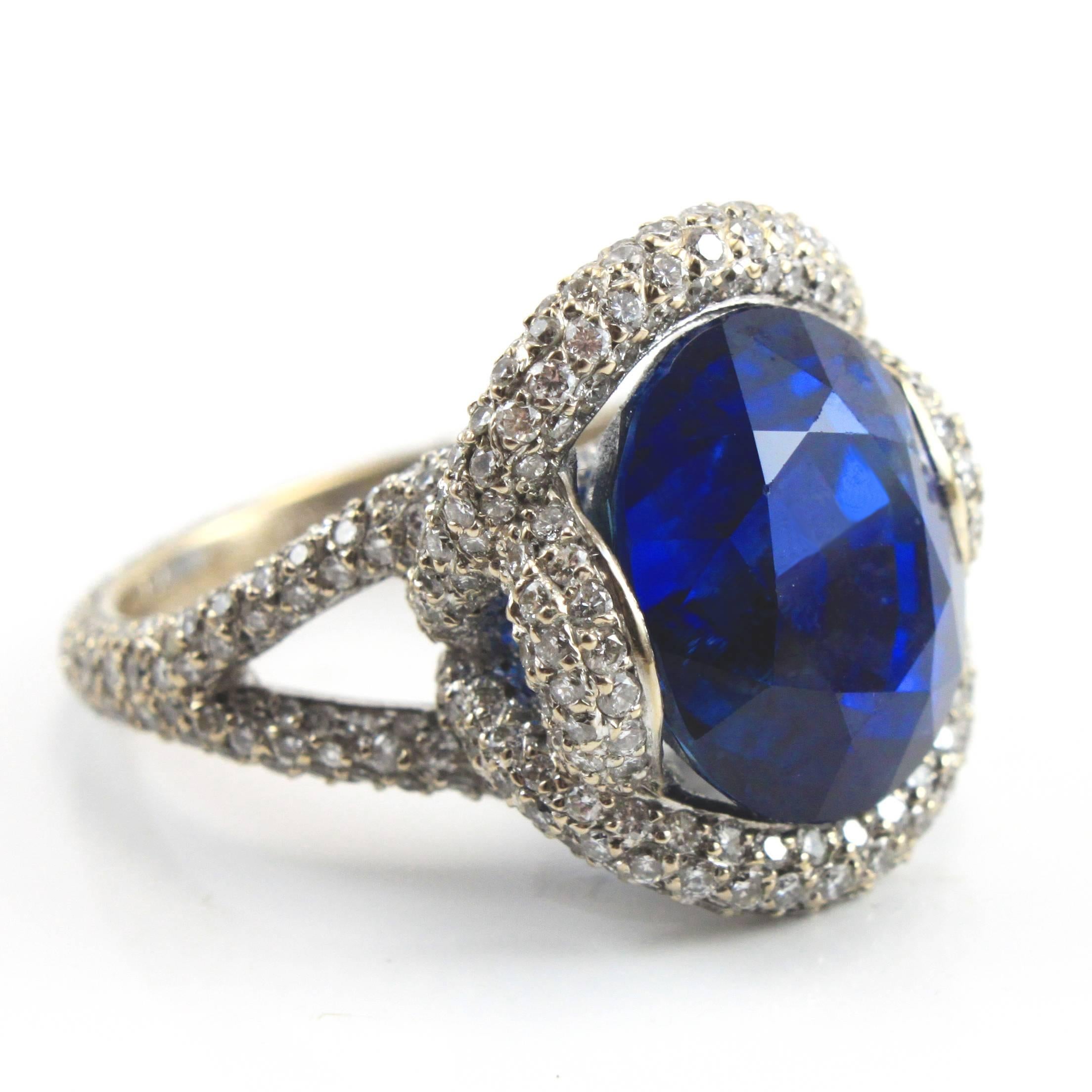 18K Gold Mauboussin Paris Unheated 12 Carat Burma Sapphire Diamond Ring In Excellent Condition In Idar-Oberstein, DE