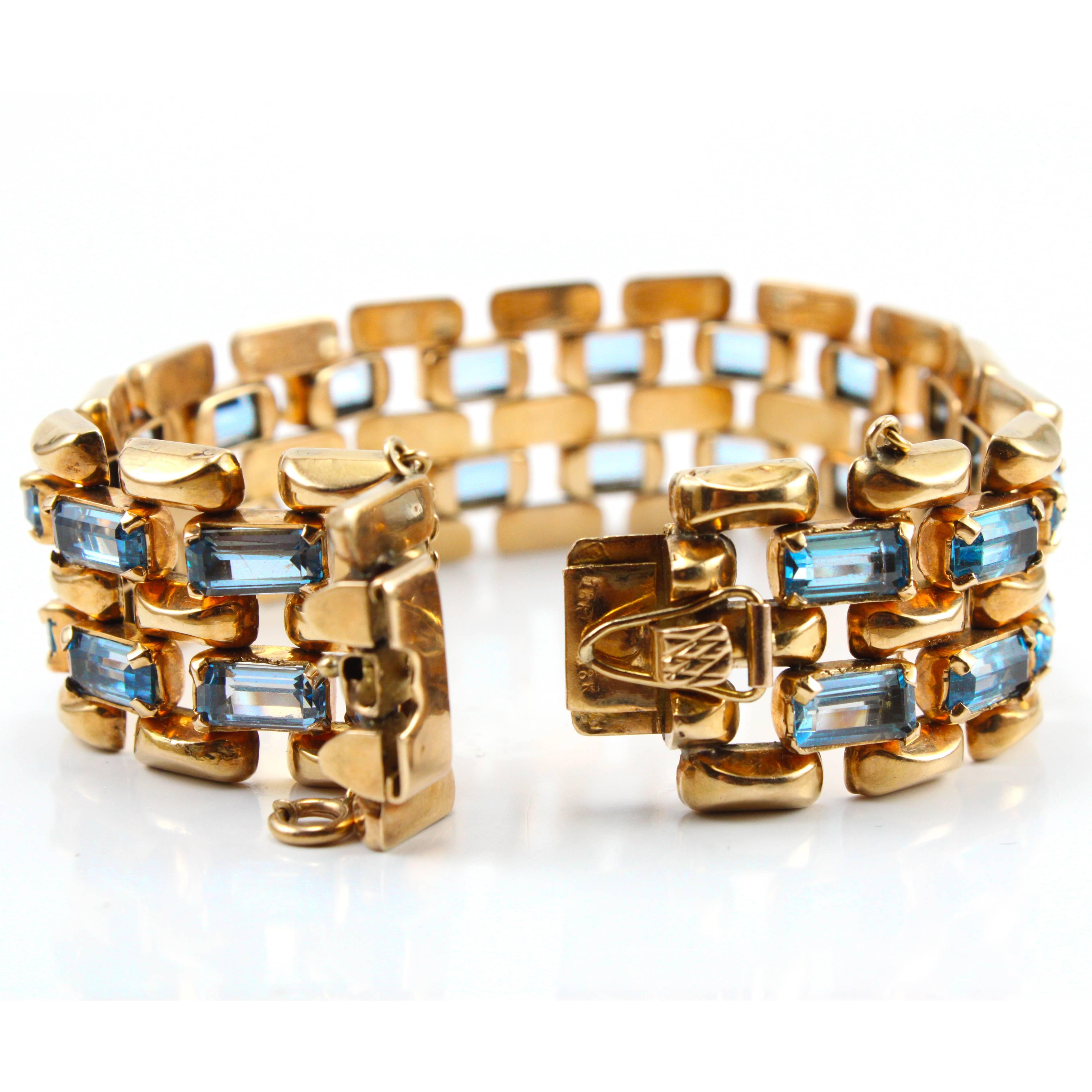 A very chic Retro Aquamarine and Gold Link Bracelet, ca. 1940s

The bracelet comprises 32 matched Aquamarines and has a flexible link design, which gives the bracelet a light yet sturdy feel.
It is made in 18k yellow gold.


