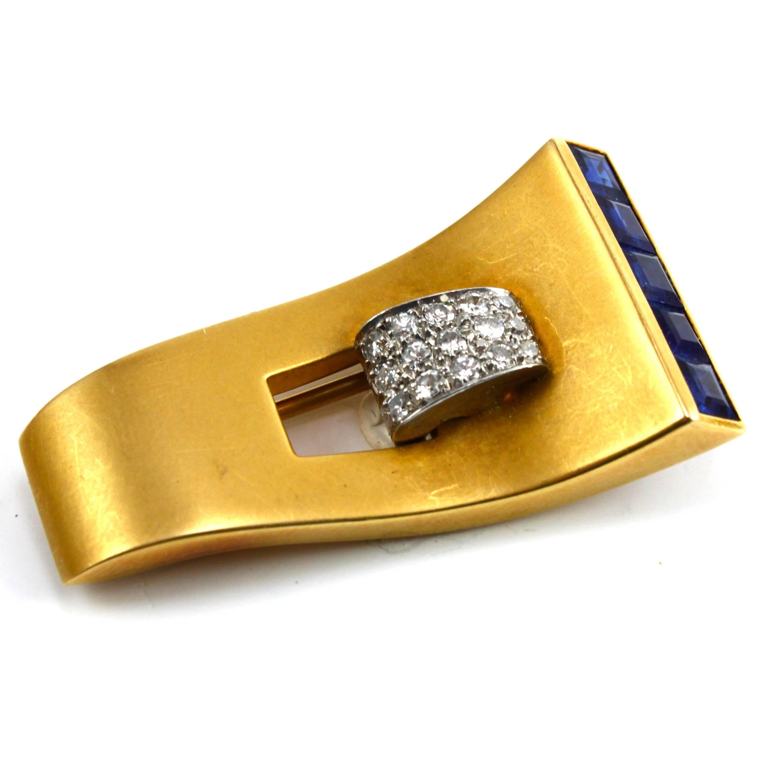 Rétro Broche à clip rétro en or 18 carats avec saphirs et diamants, années 1940 en vente