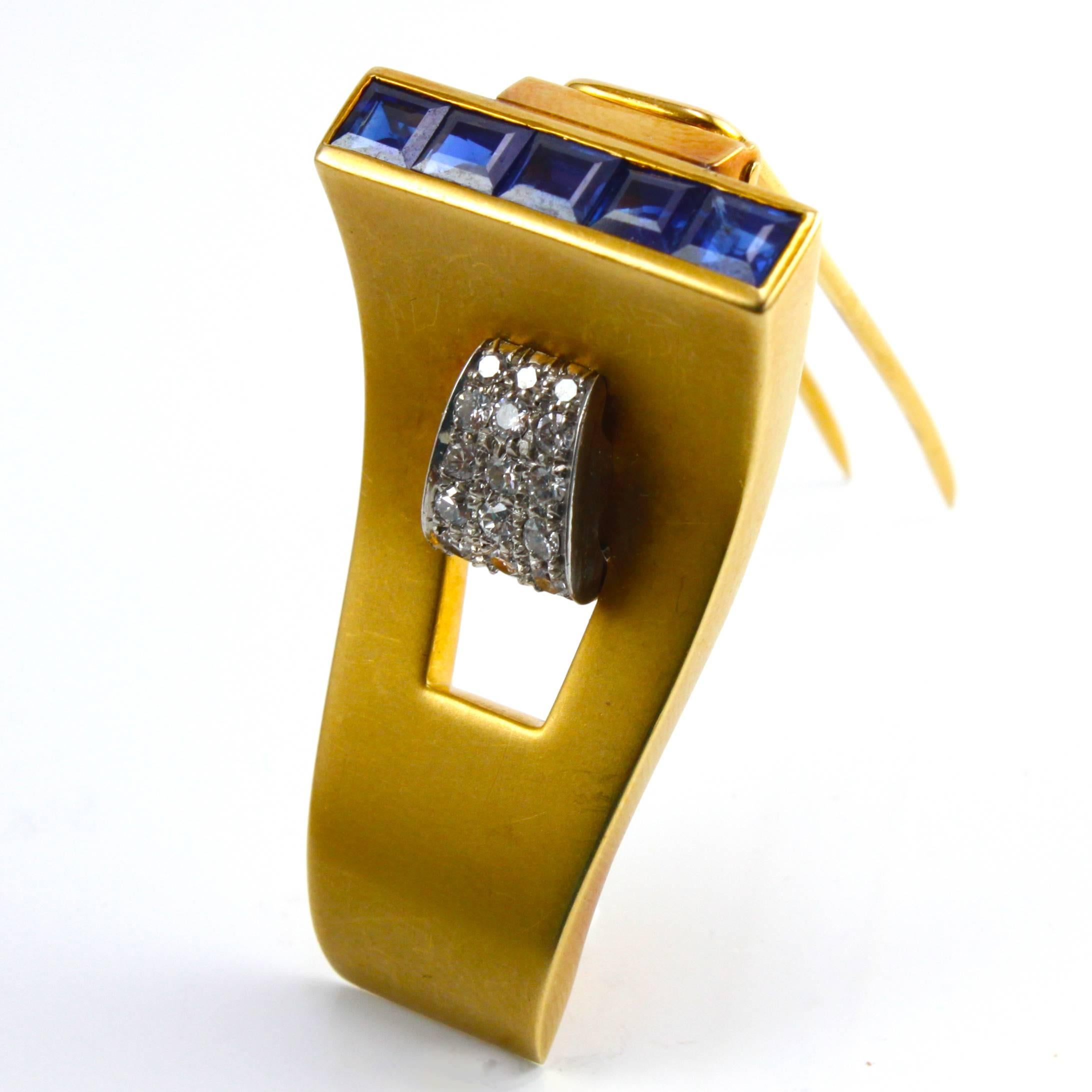 Taille carrée Broche à clip rétro en or 18 carats avec saphirs et diamants, années 1940 en vente