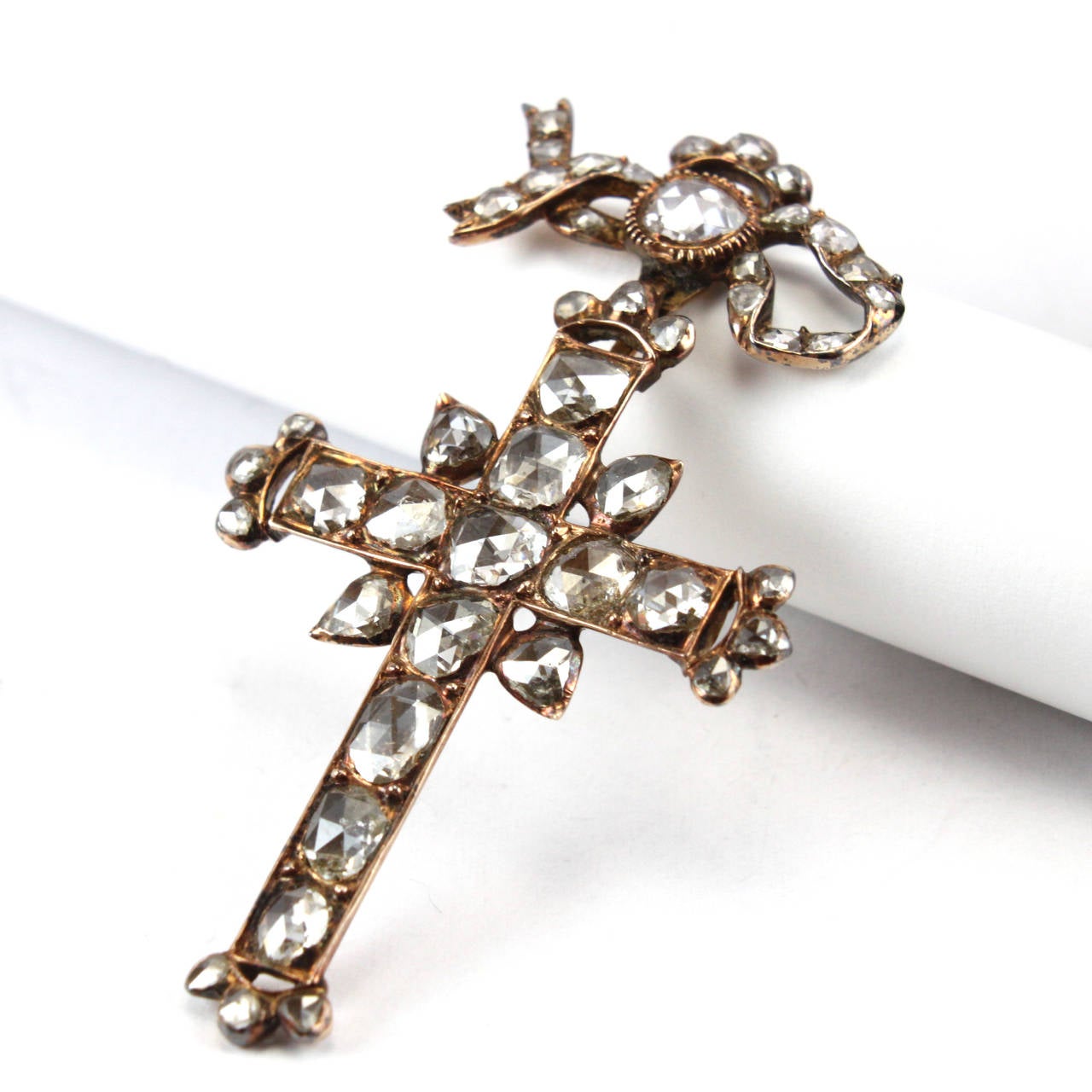 A rare antique cross pendant, 1830s, with rosecut diamonds, circa 3 carats, in yellow gold.

This is a beautiful antique piece in an excellent and original condition.