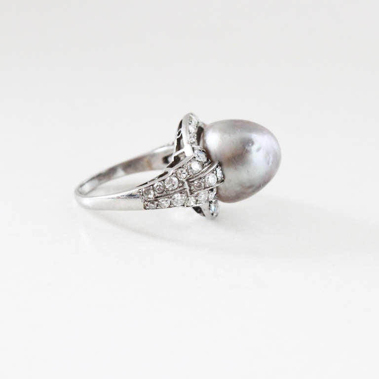 Art Deco Grey Natural Pearl and Diamond Ring In Excellent Condition In Idar-Oberstein, DE