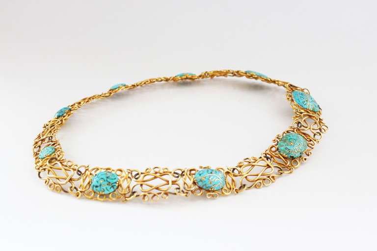 Taille ronde Collier ras du cou antique en or incrusté de turquoises en vente