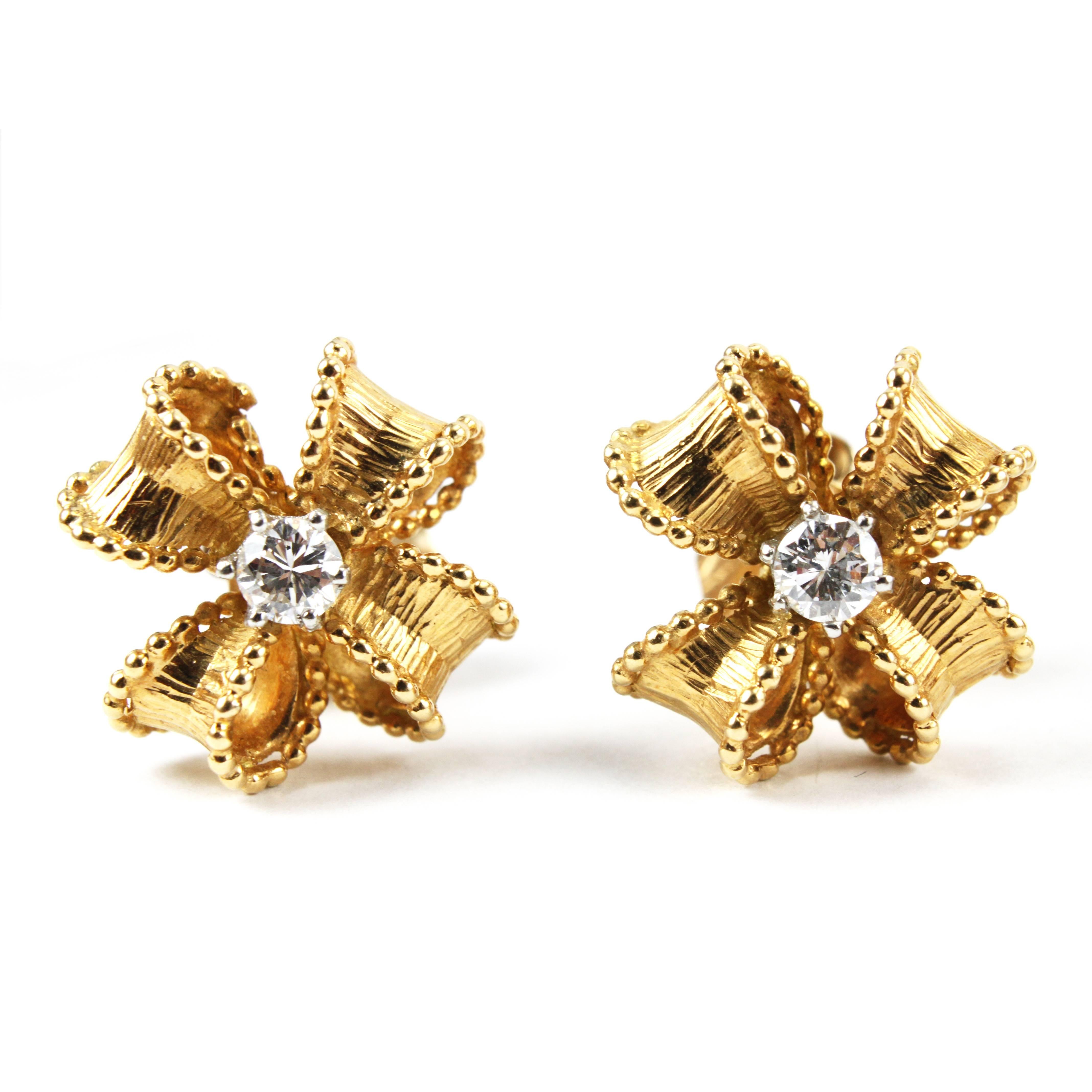 Round Cut Tiffany & Co. Diamond 18 Karat Yellow Gold Pendant Brooch Earrings and Ring Set