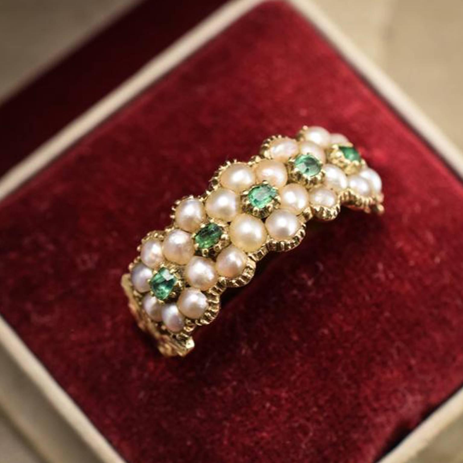 Late Georgian Pearl and Emerald Daisy Quintet Ring In Good Condition In Brooklyn, NY