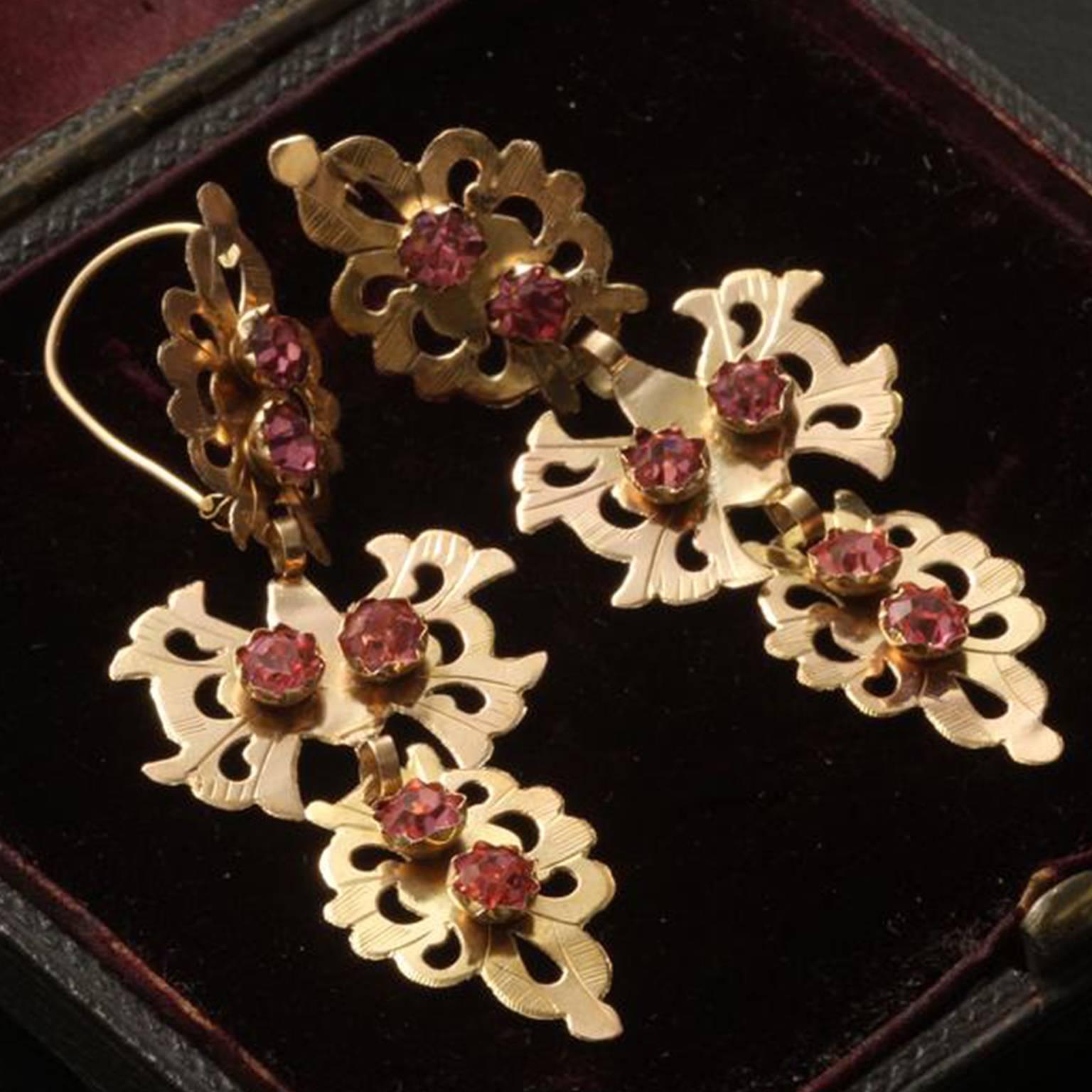 18th Century Iberian Gold and Pink Paste Pendeloque Earrings In Good Condition For Sale In Brooklyn, NY