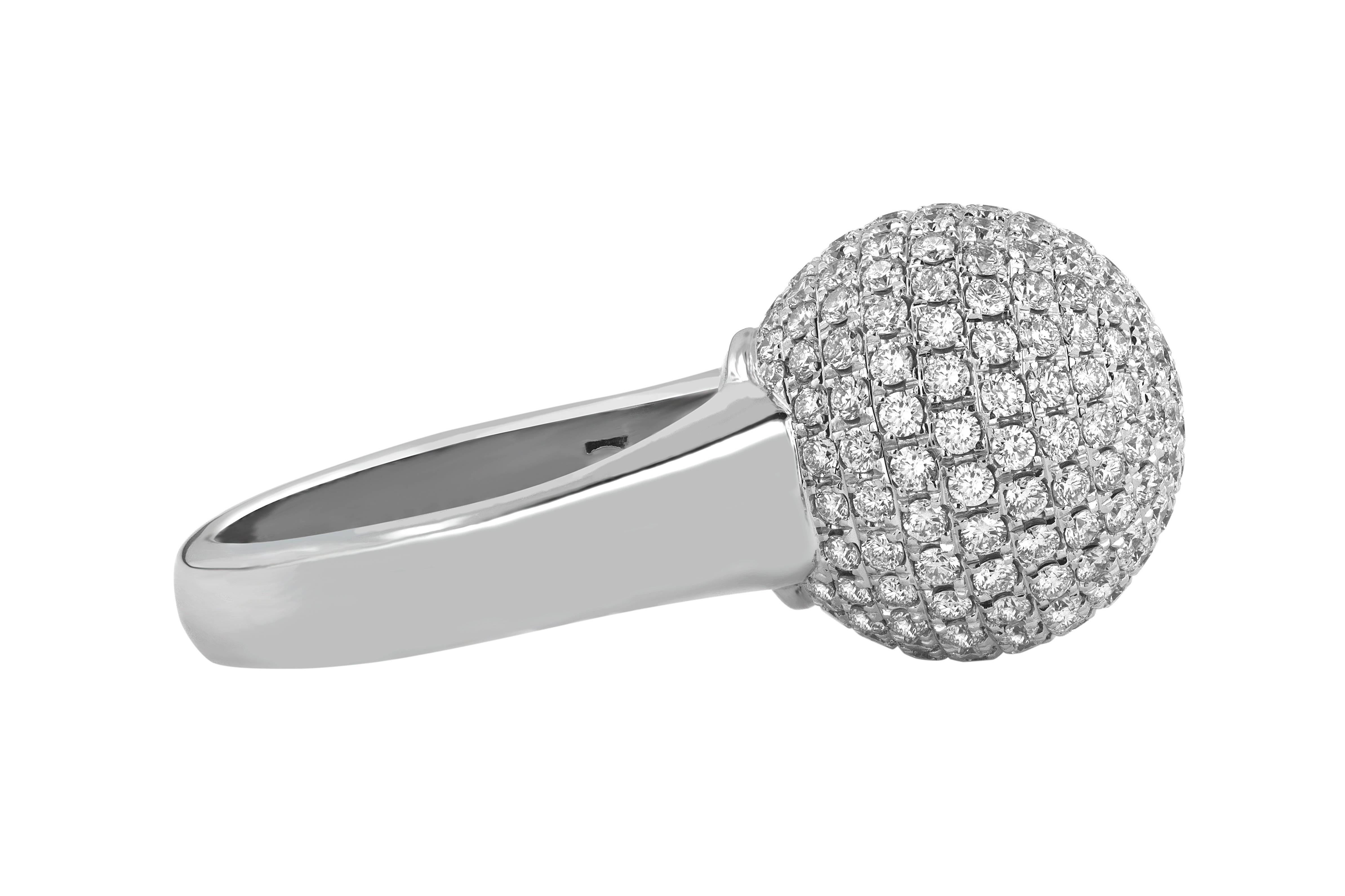 Women's 3.10 Carat Round Cut Natural Diamond White Gold Cocktail Ring For Sale