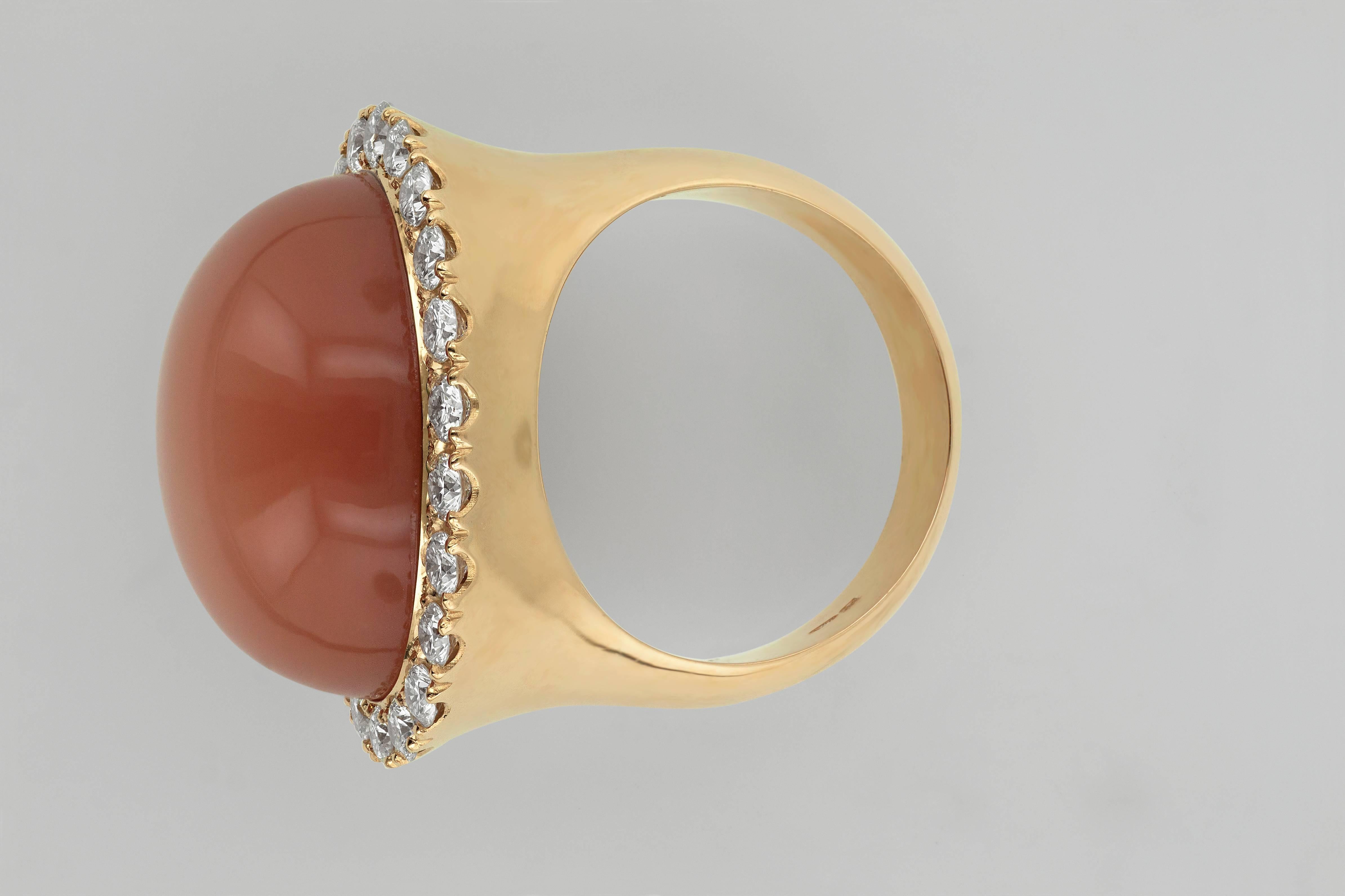 Women's 22.90 Carat Moonstone Diamond Gold Ring For Sale