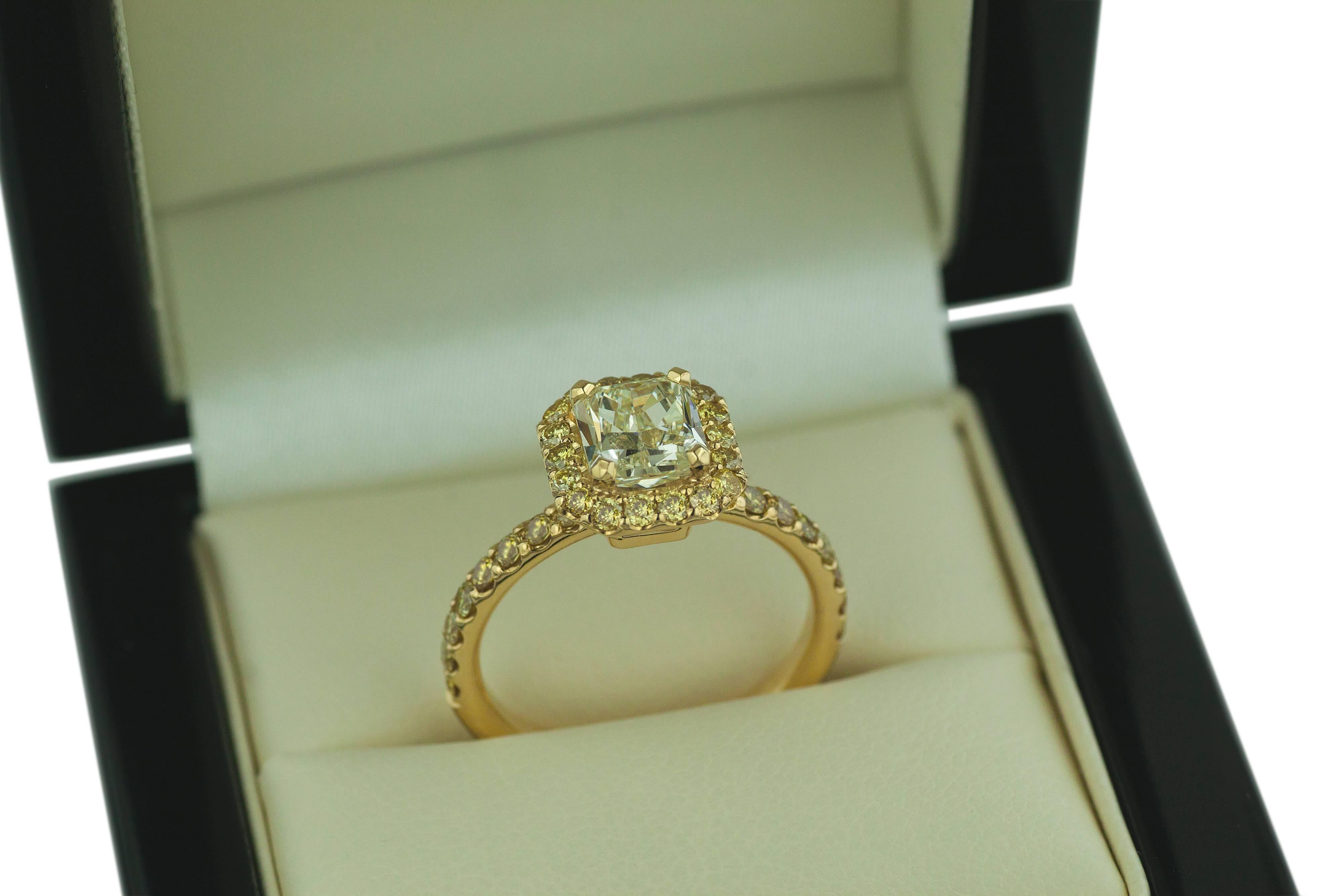 2.47 Carat Natural Diamond Yellow Gold Halo Engagement Ring In New Condition For Sale In Tilburg, NL
