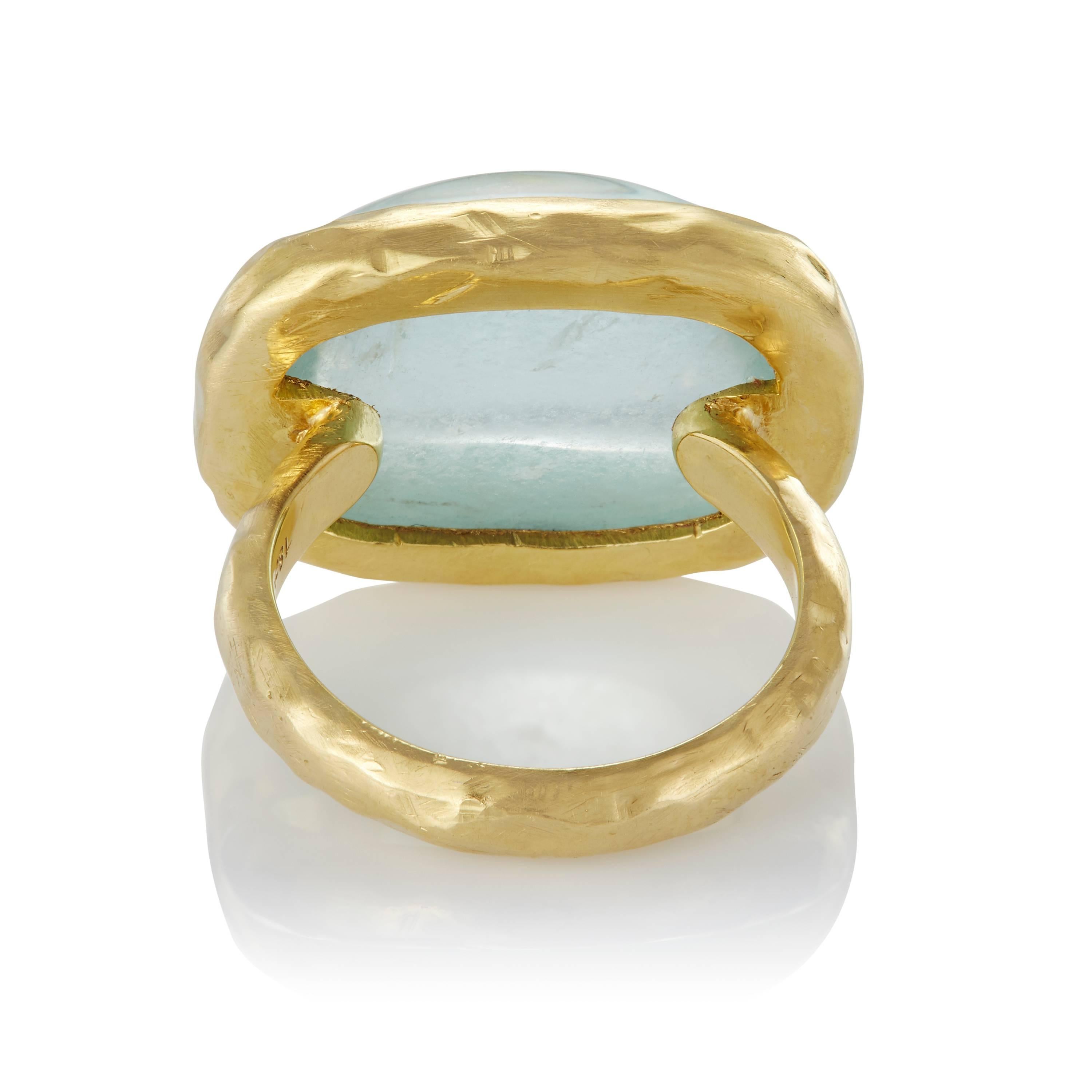 Classical Roman 20.18 Carat Aquamarine Blue Sugarloaf Cabochon Gold Ring