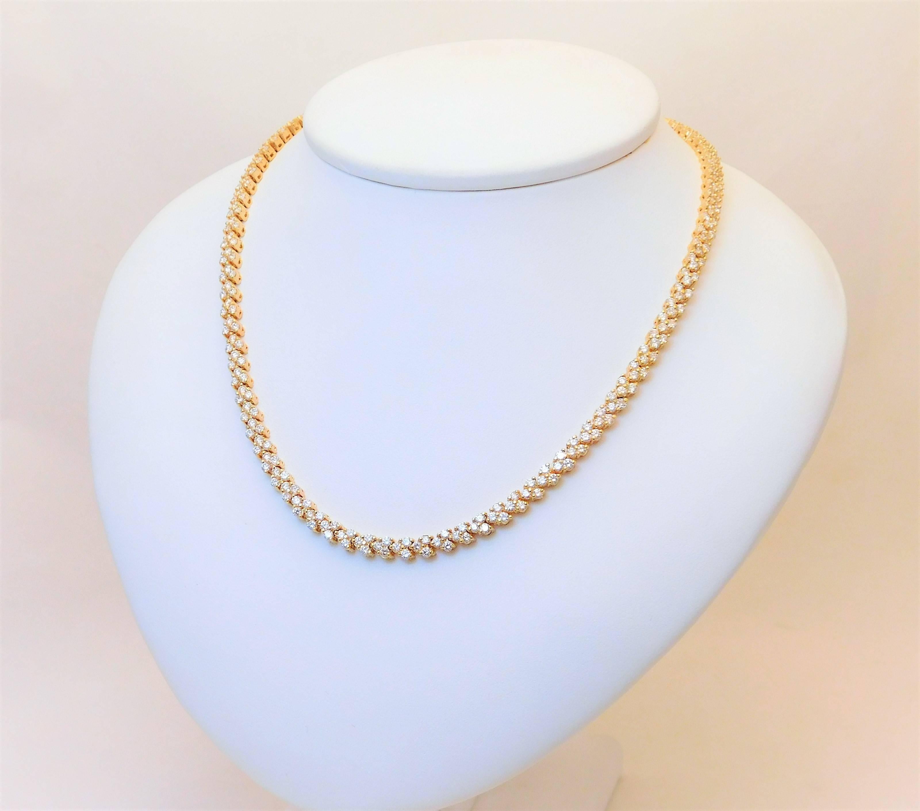 Magnificent 18k Gold Necklace with over 9 Carats of Brilliant Diamonds

This stunning necklace is made of solid 18k yellow gold.  It is elegantly jeweled with 288 bright and sparkling brilliant-cut round diamonds in a luxurious pattern.  The entire