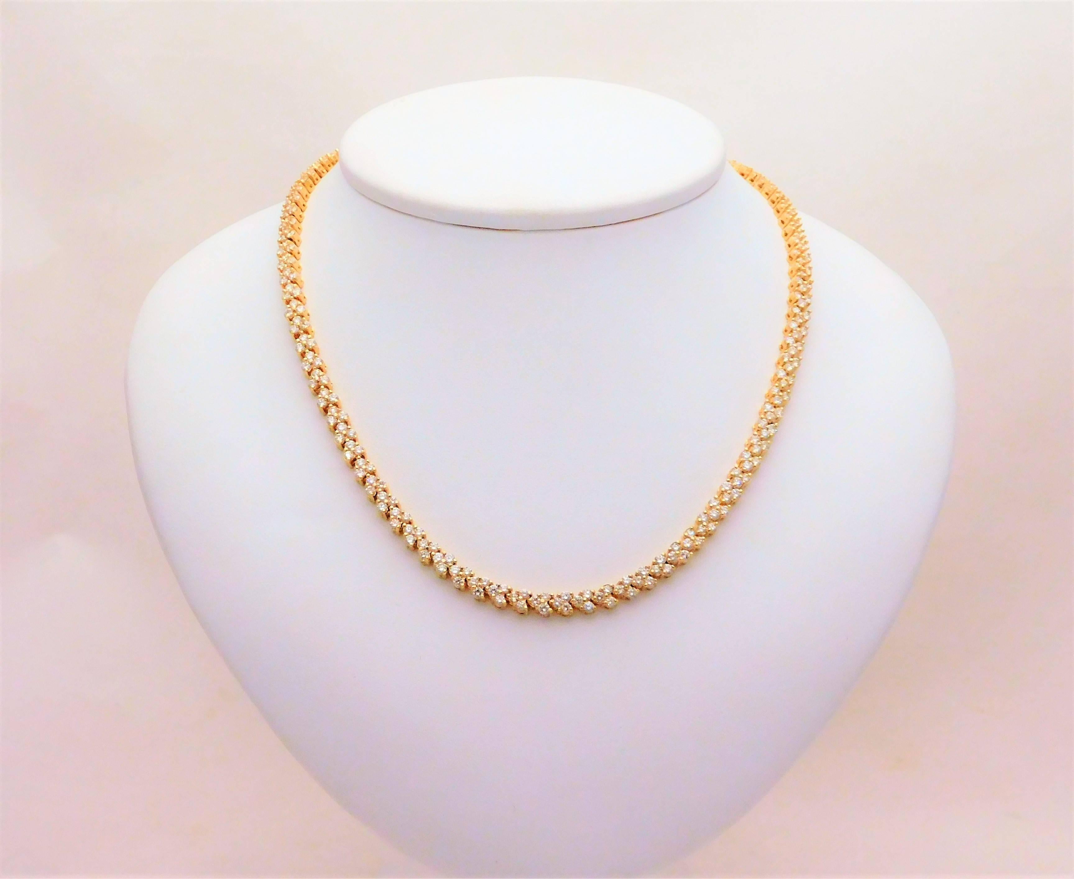 Magnificent Brilliant Diamond yellow Gold Necklace  In Excellent Condition For Sale In Metairie, LA