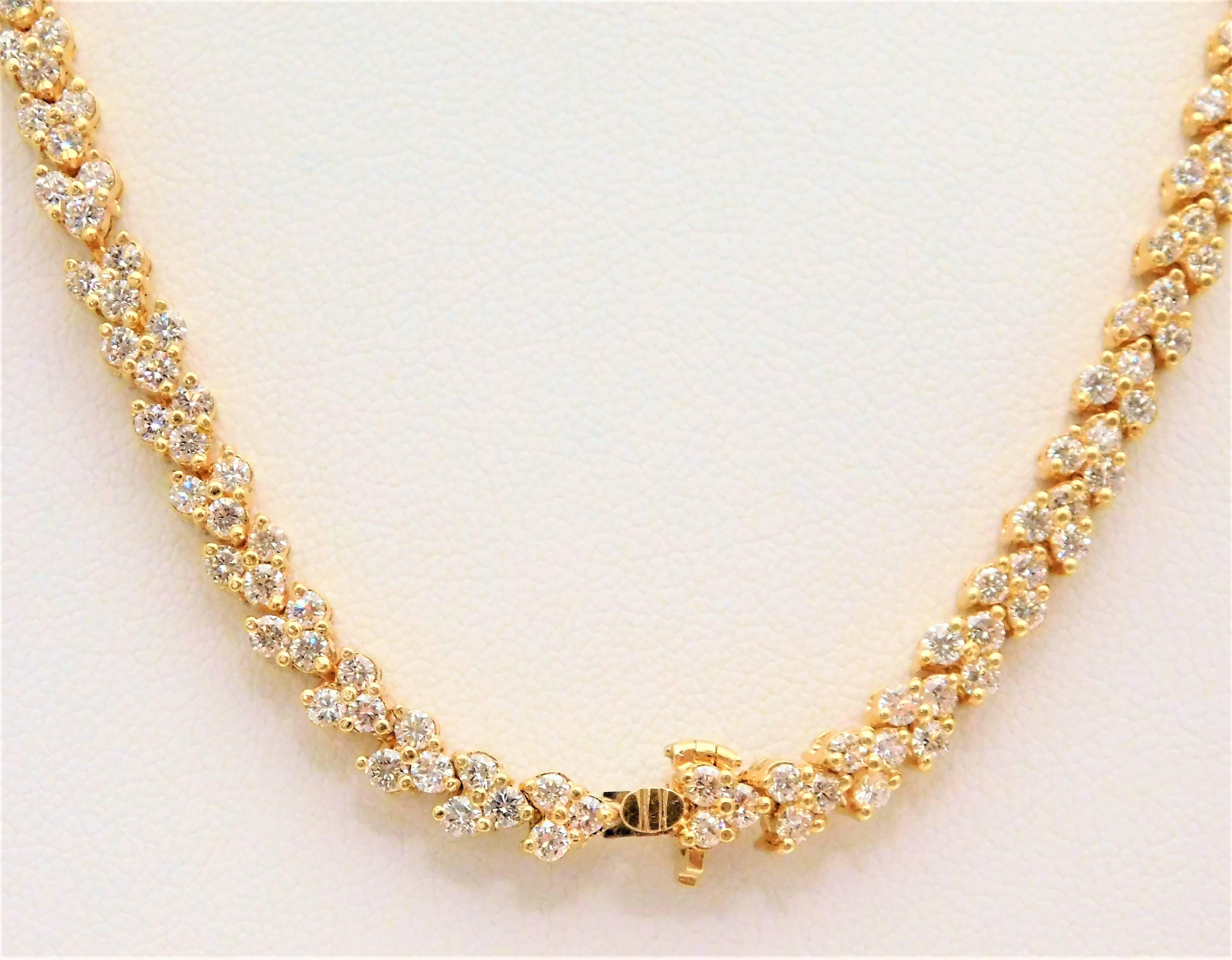 Women's Magnificent Brilliant Diamond yellow Gold Necklace  For Sale