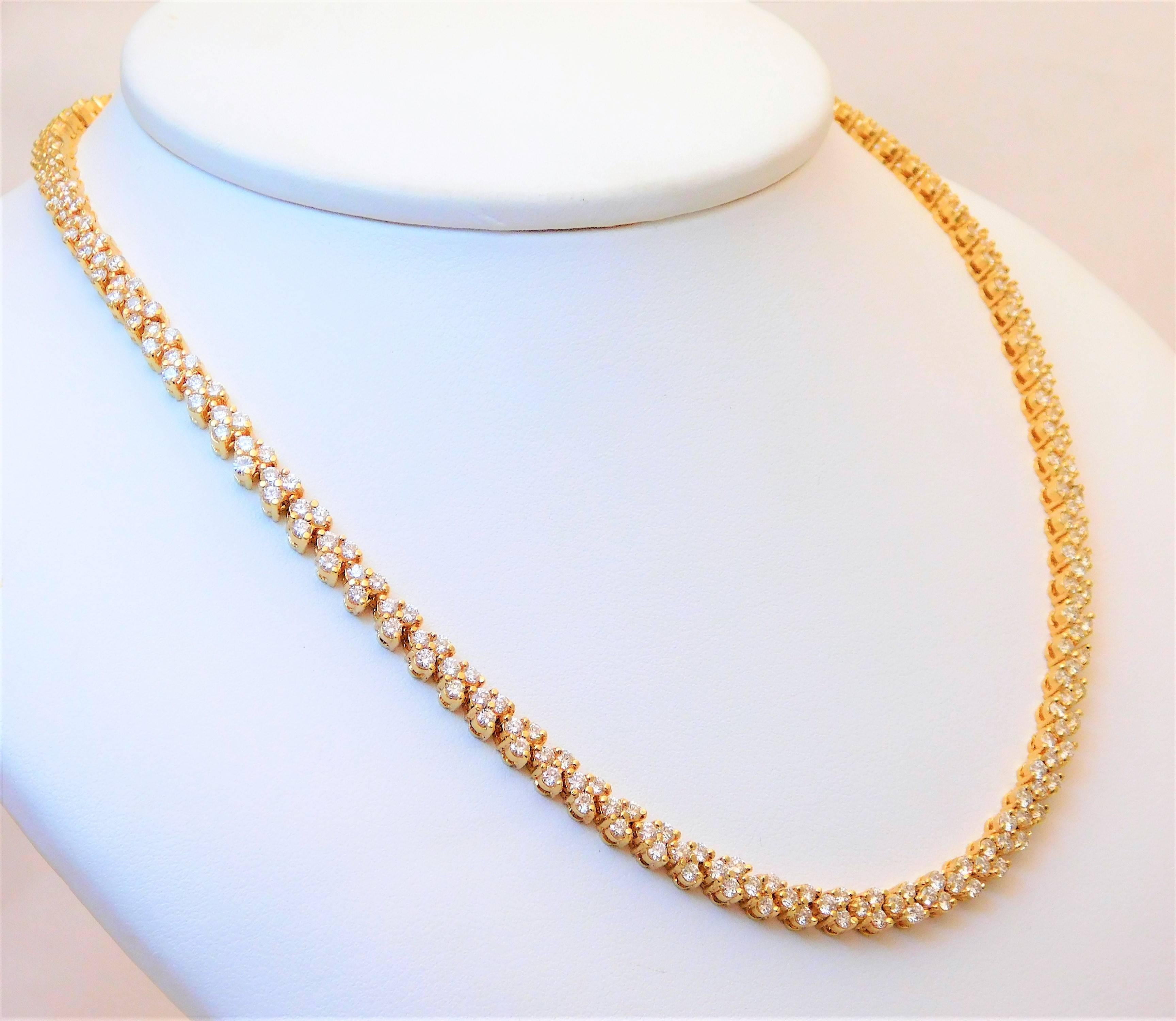 Magnificent Brilliant Diamond yellow Gold Necklace  For Sale 2