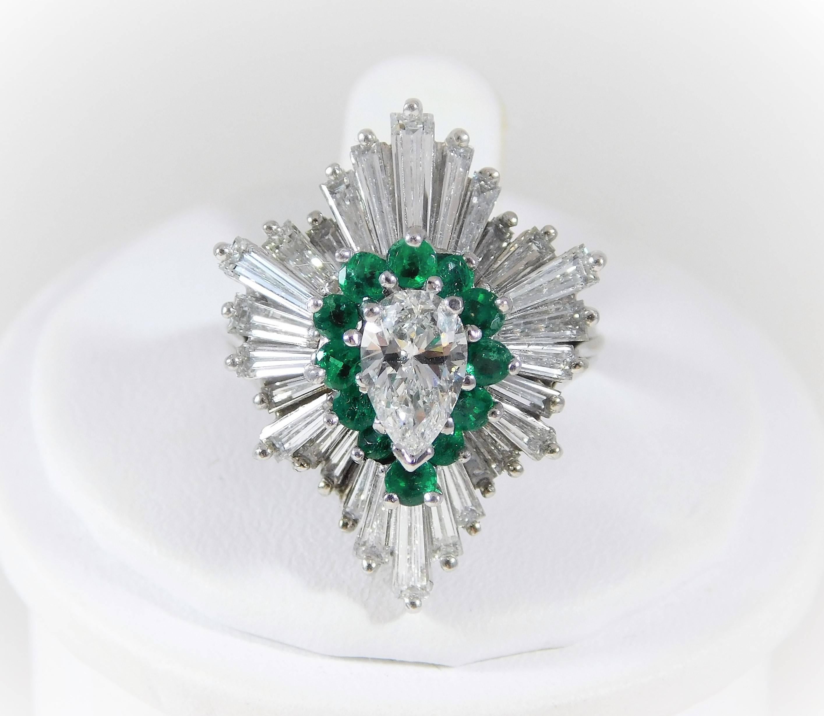 1970s Emerald Diamond white gold Ballerina Ring In Excellent Condition For Sale In Metairie, LA