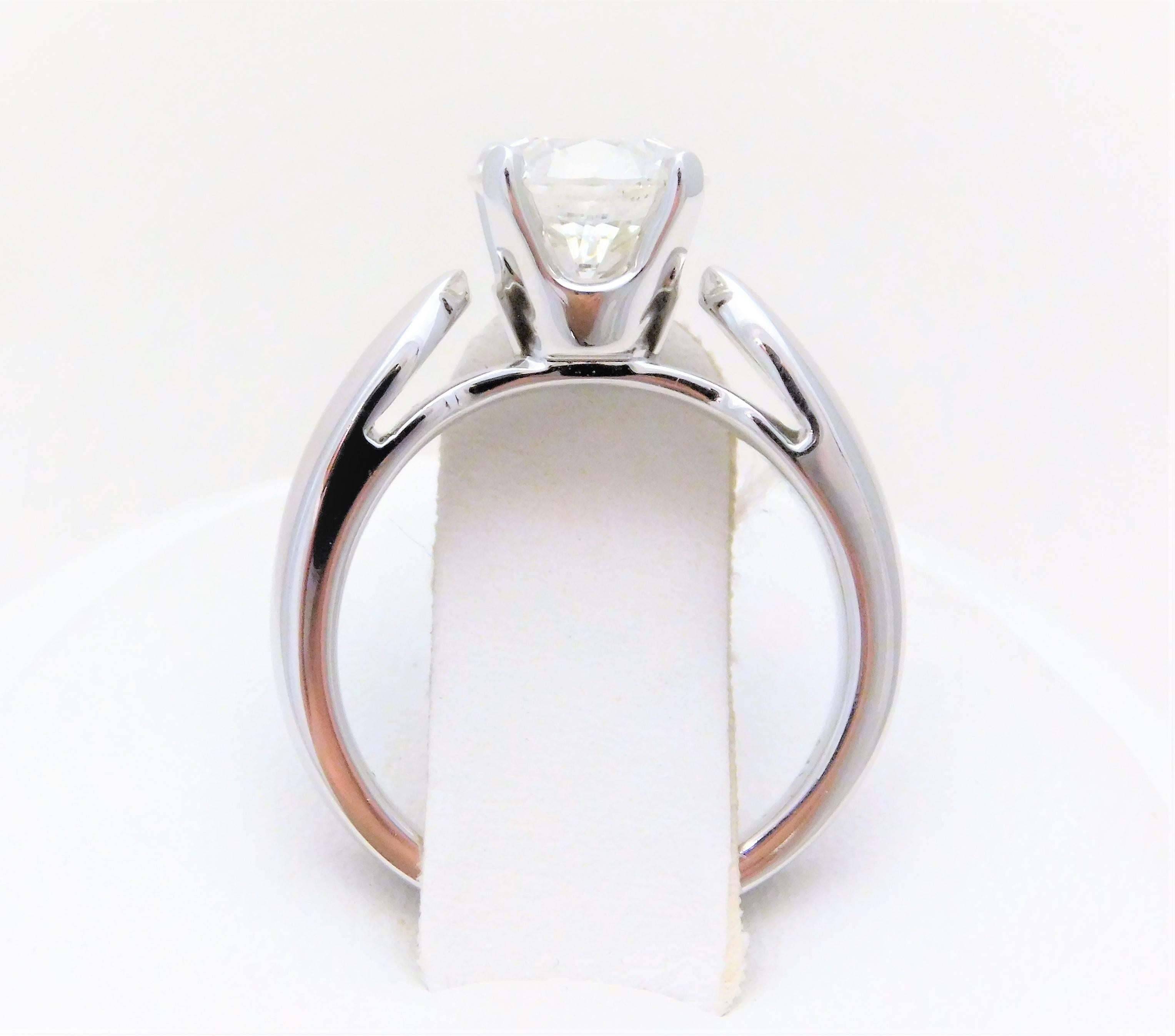 14 Karat Gold GIA Certified 1.28 Carat Round Brilliant Cut Diamond Ring For Sale 1