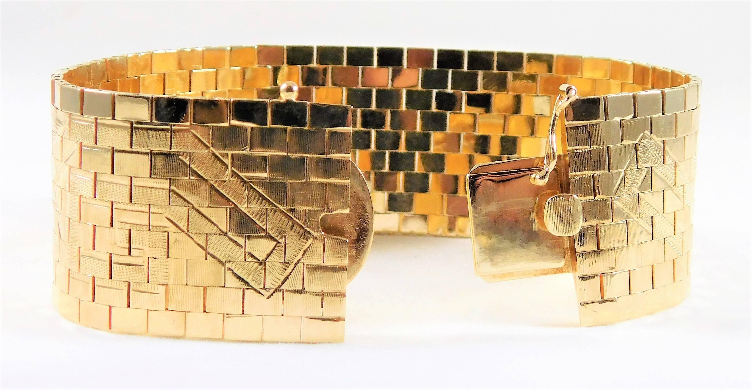 Breathtaking Gold Mesh Link Bracelet For Sale 1