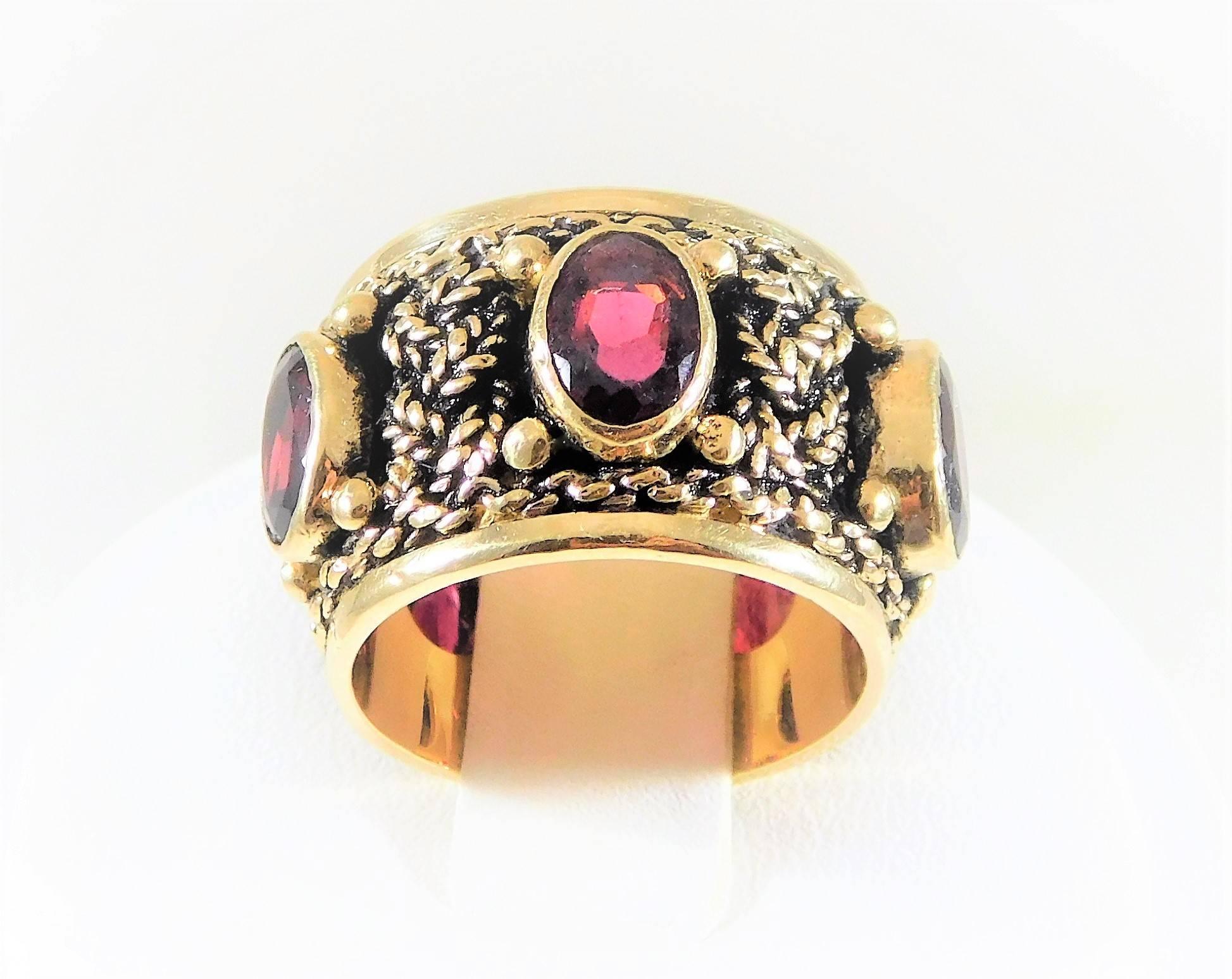 Women's Magnificent 3.75 Carat Garnet yellow Gold Ring For Sale