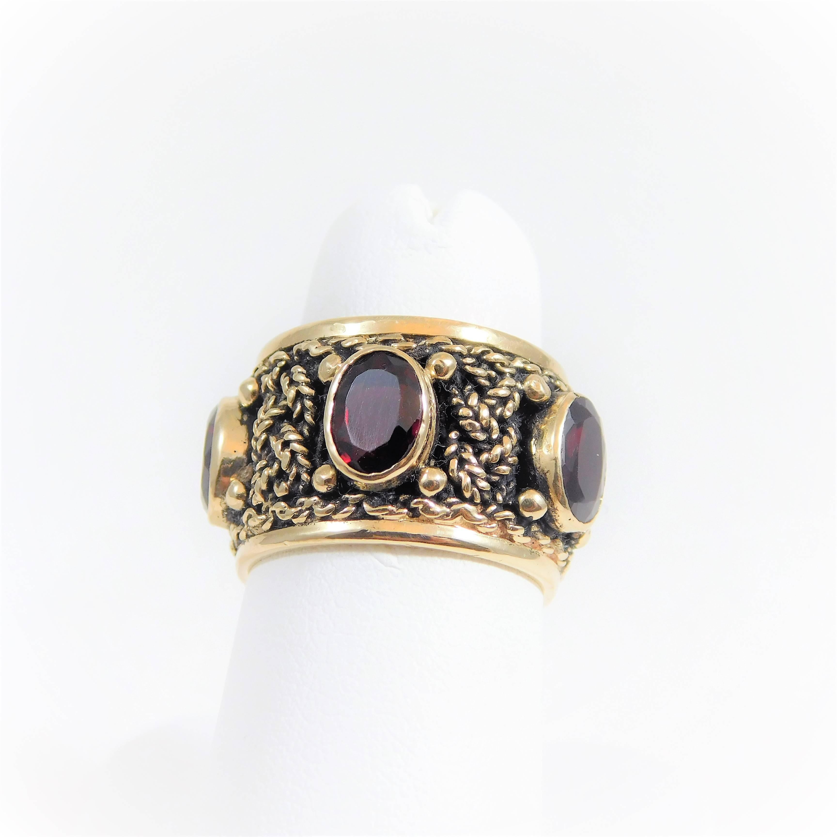 Magnificent 3.75 Carat Garnet yellow Gold Ring For Sale 2