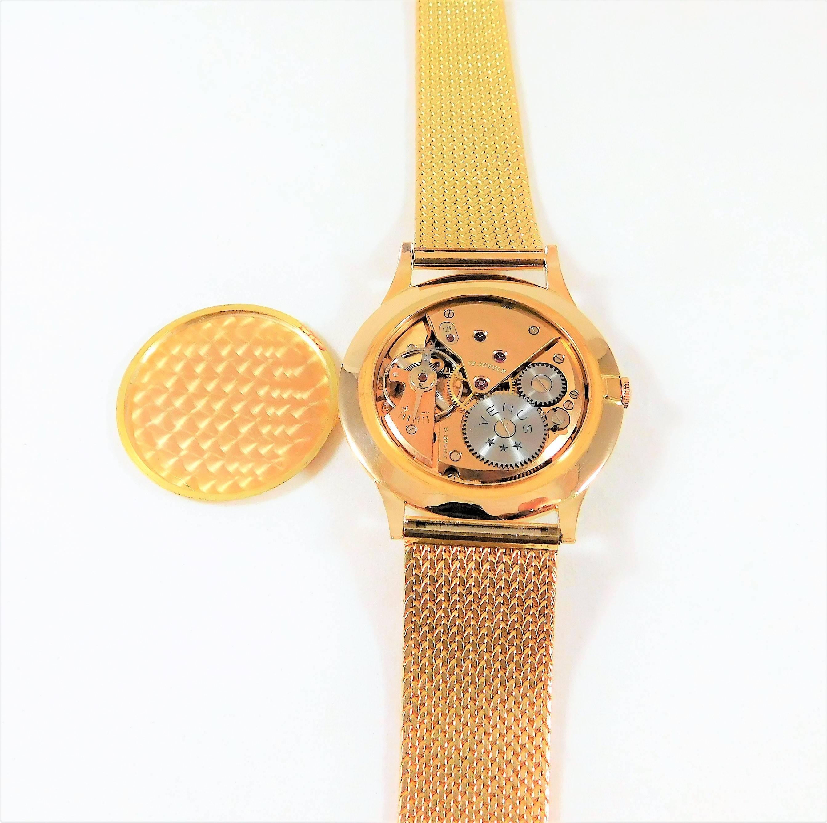 Women's or Men's Venus Yellow Gold Extremely Rare Vintage Antimagnetic Mechanical Wristwatch For Sale