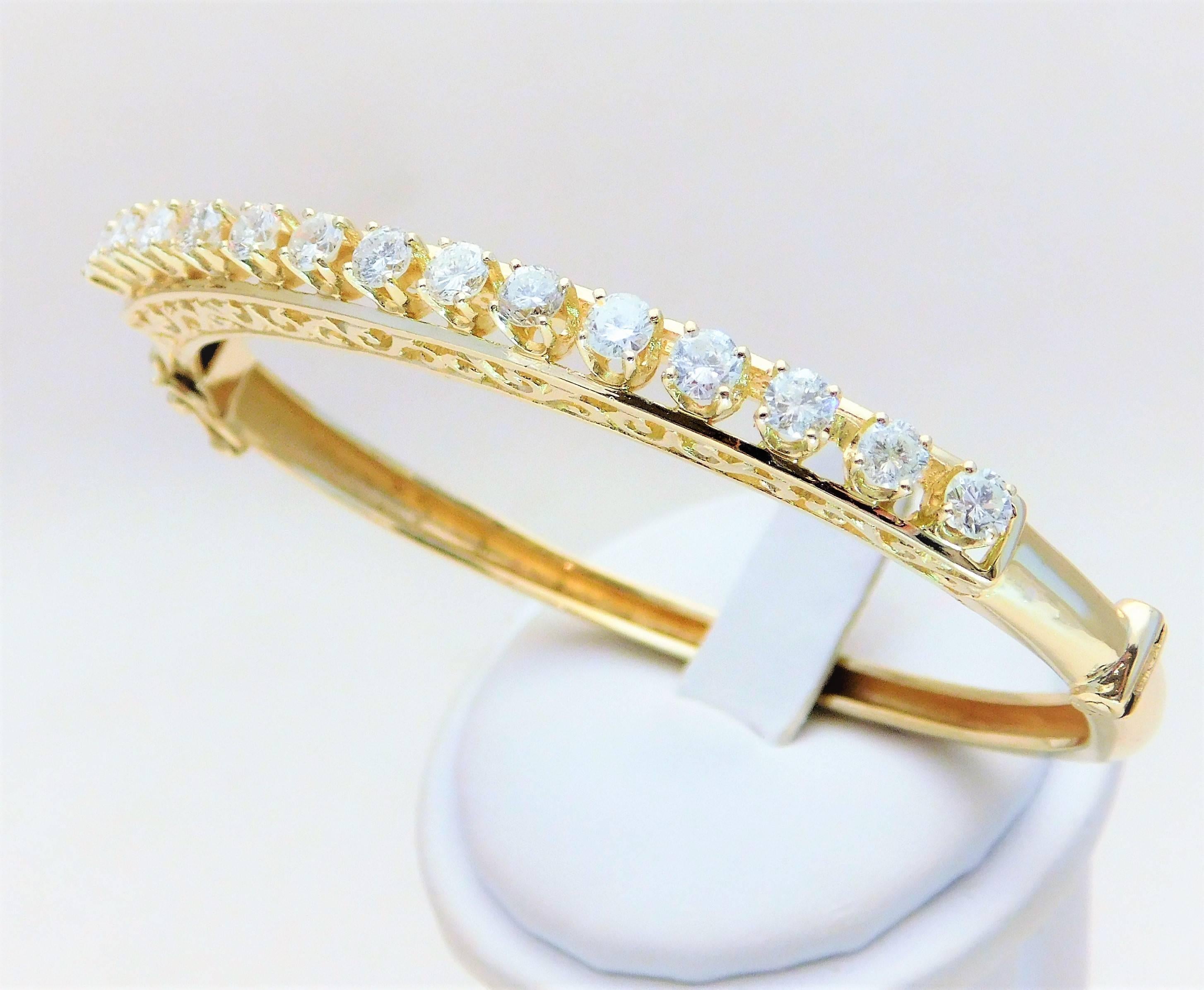 Vintage 14 Karat Gold Bangle Diamond Bracelet In Excellent Condition In Metairie, LA
