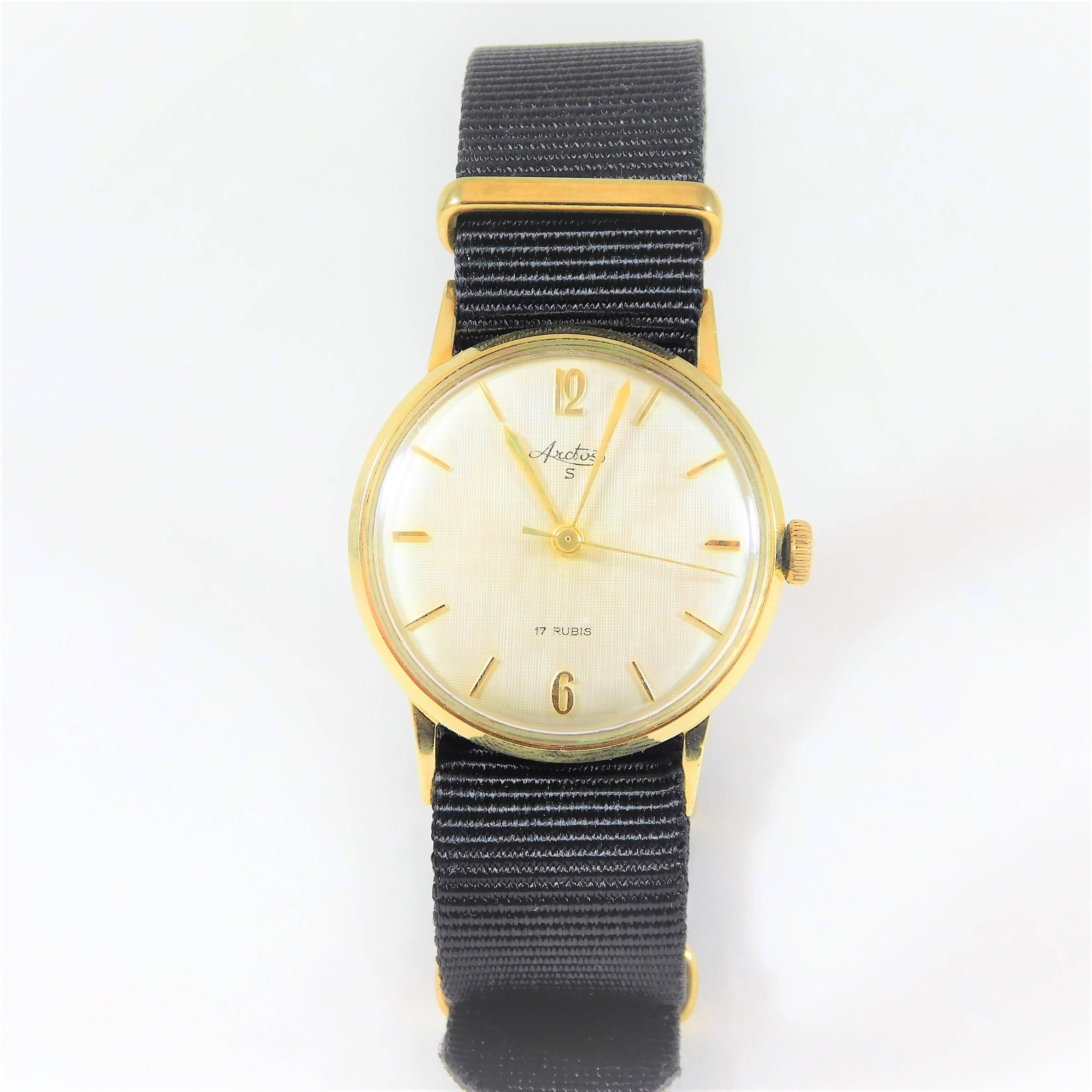 Arctos S Yellow Gold Vintage German Military Manual Wristwatch In Excellent Condition In Metairie, LA