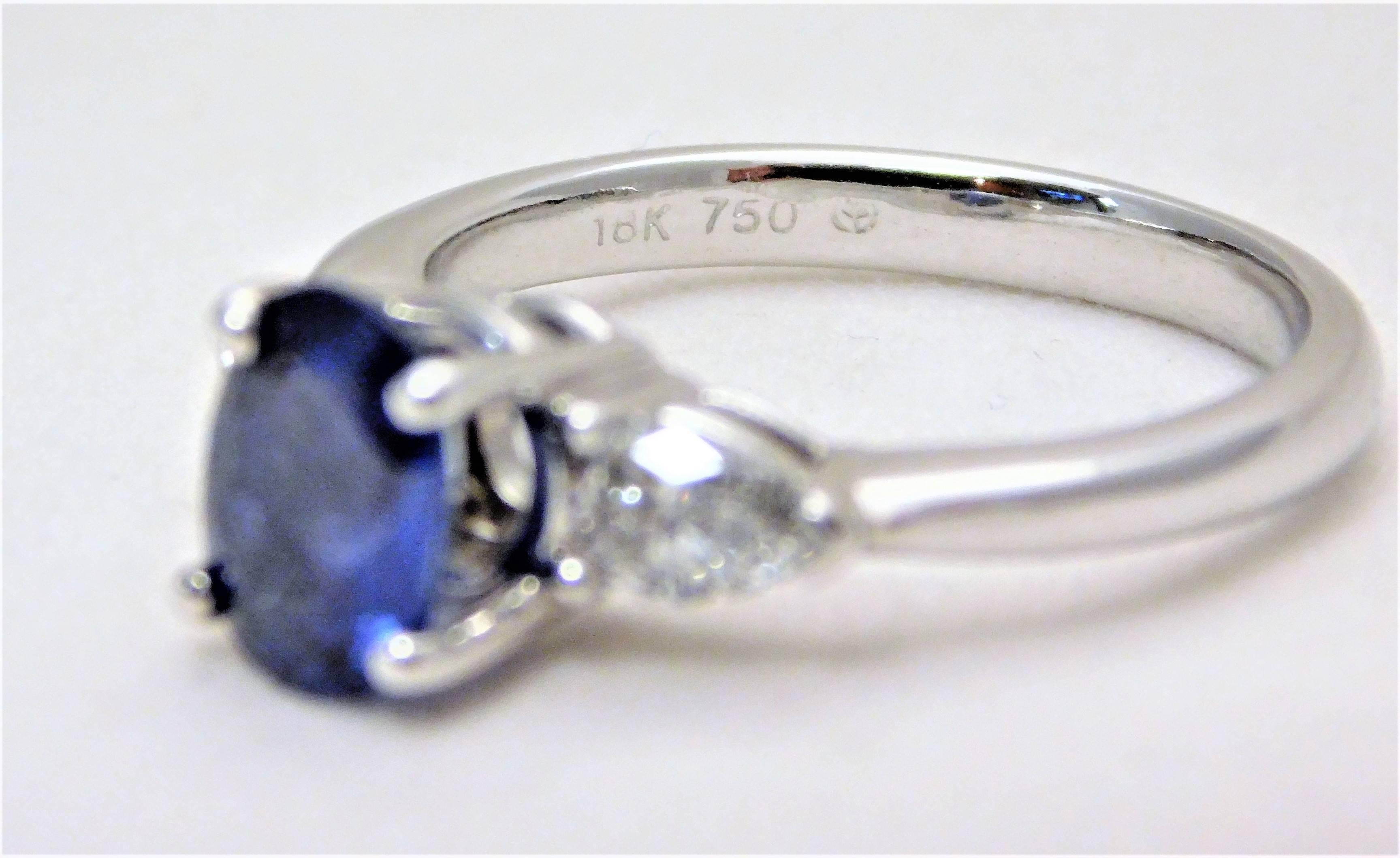 Ceylon Sapphire and Pear-Shaped Trillion-Cut Diamond Diner Ring In Excellent Condition In Metairie, LA