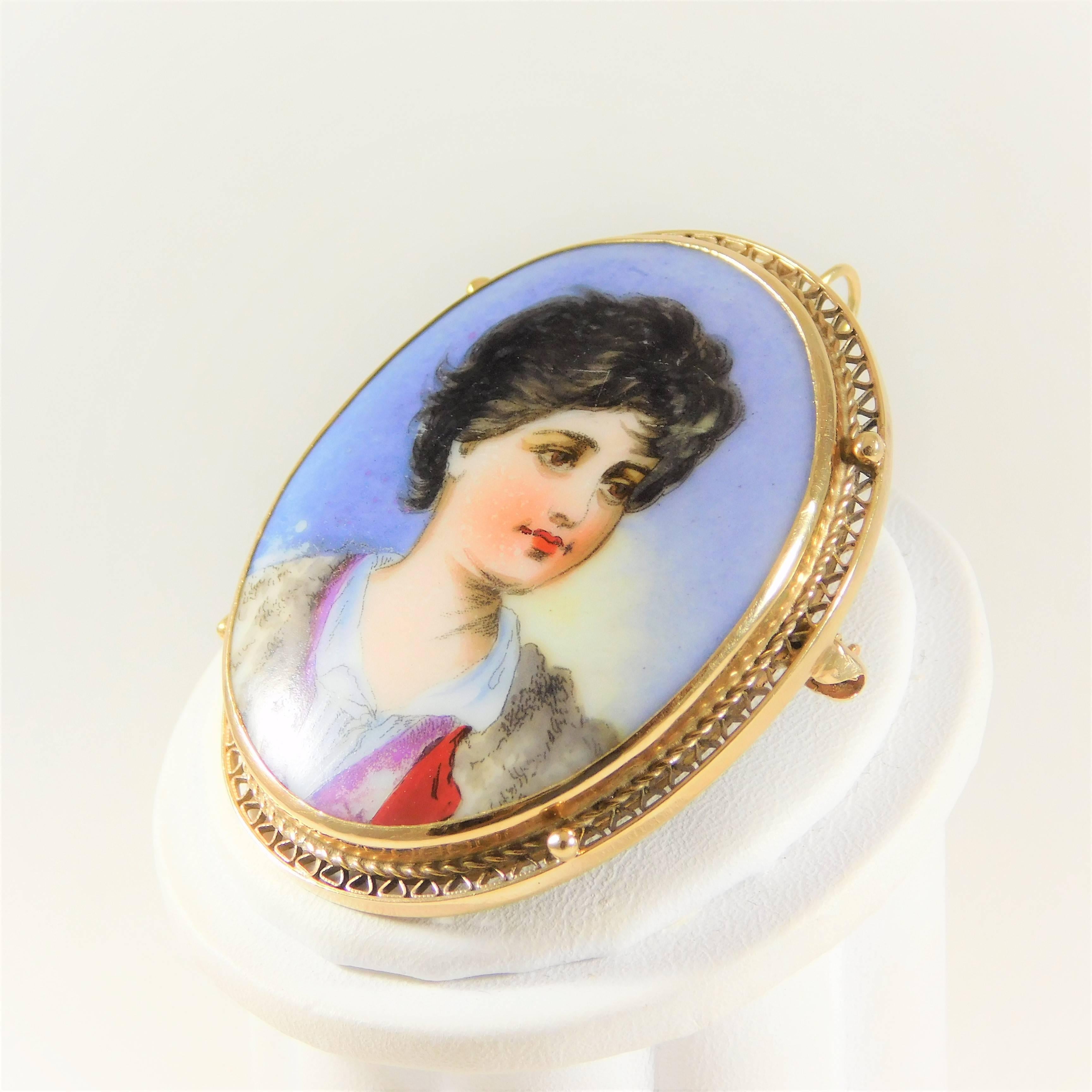 Women's Aristocratic Hand-Painted Cameo 14 Karat Gold Pendant/Brooch