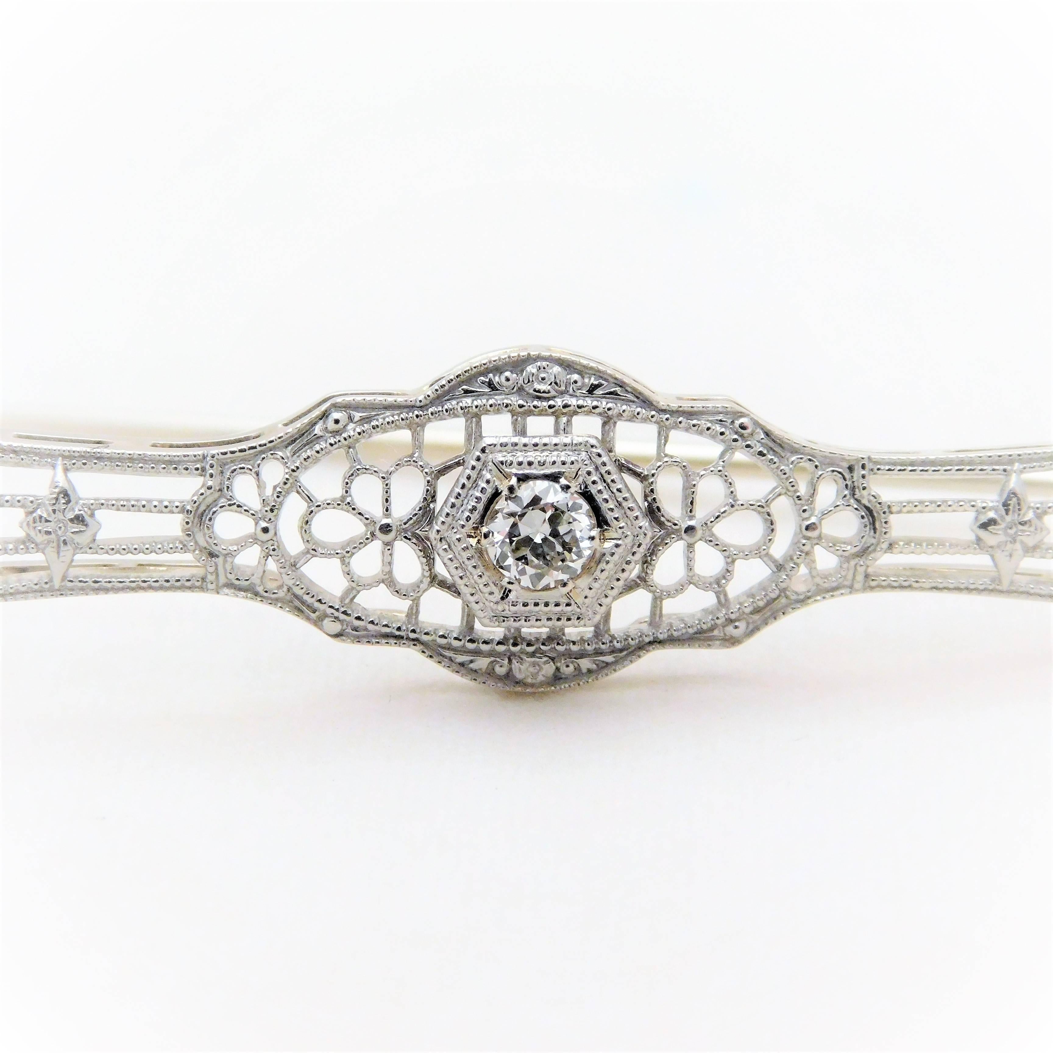 Edwardian 10 Karat White Gold and Diamond Bar Pin In Excellent Condition In Metairie, LA