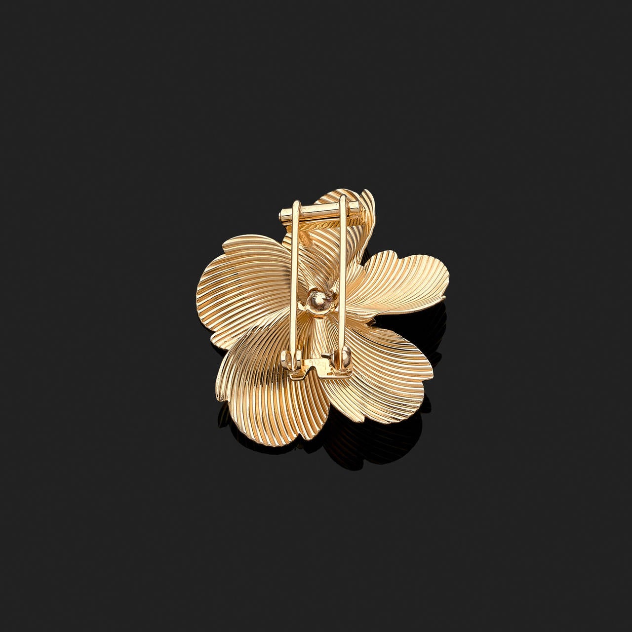 Tiffany & Co. Yellow Gold Flower Brooch In Excellent Condition For Sale In Paris, FR