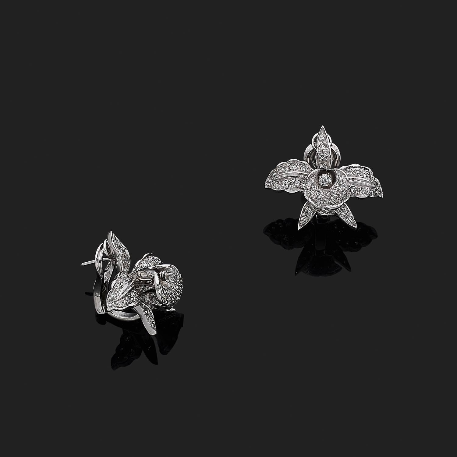 A Diamonds and 18k Gold Earrings with 1,5ct Diamonds stylising an orchid