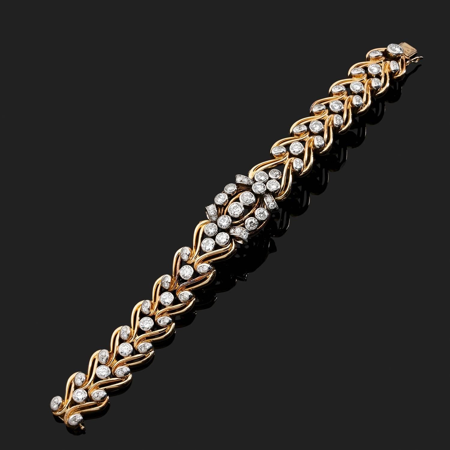 A diamonds and 18 K gold bracelet. Circa 1950/1960.
Diamonds weight: 6 cts approx.
Total weight: 79.9 g.