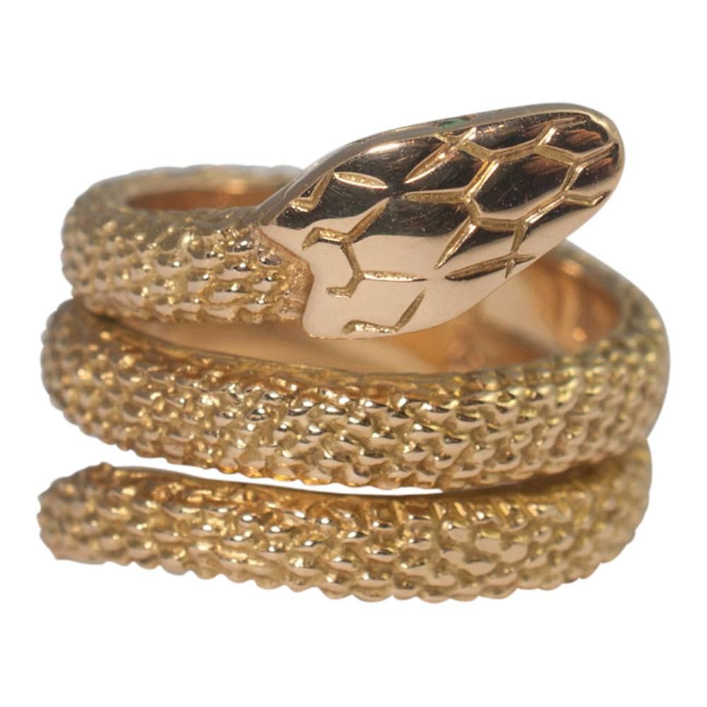Змея из золота. Cartier Ring Snake. Cartier кольцо змейка. Кольцо гуччи змейка золото. Кольцо змея Картье.